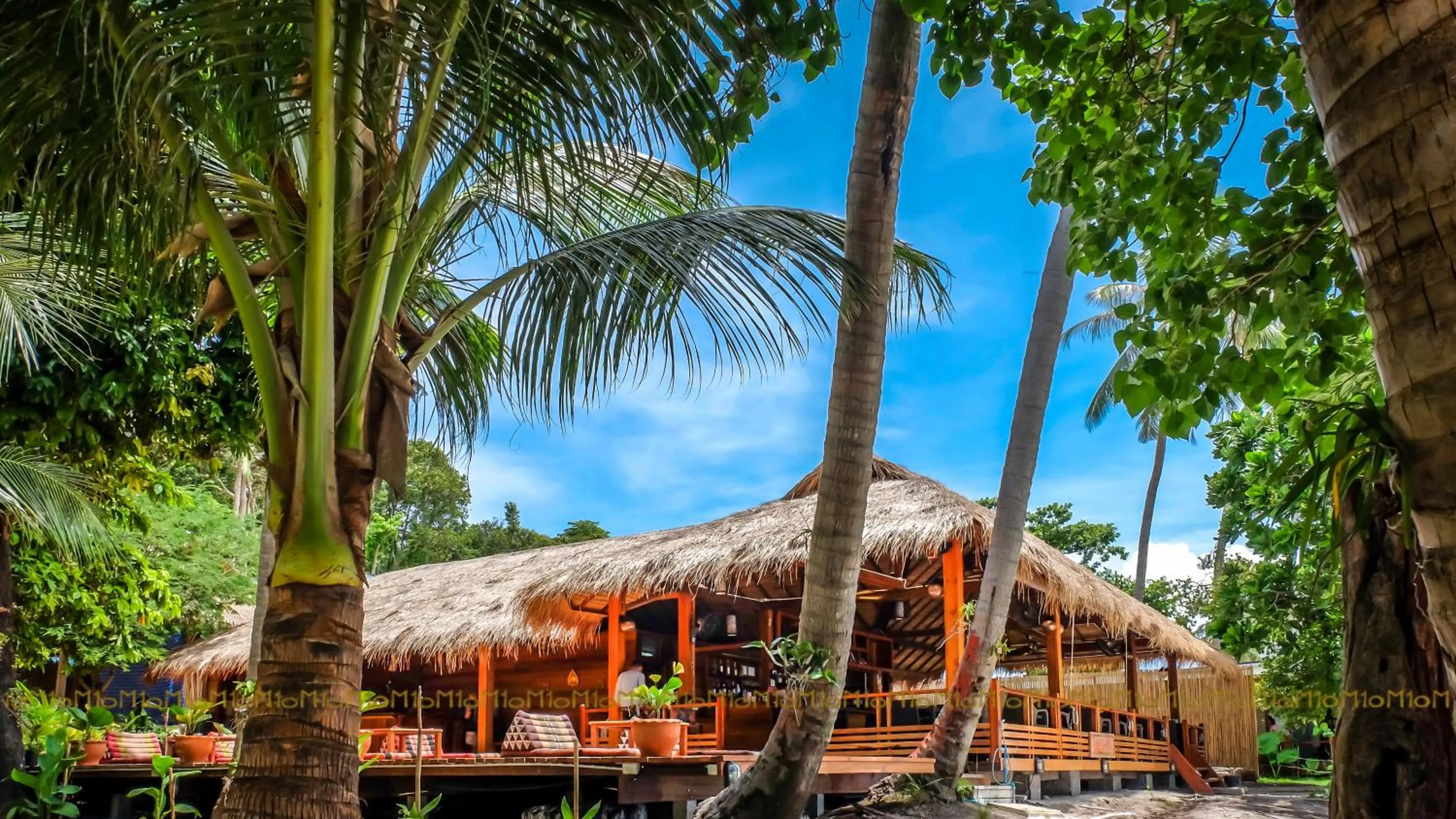 Lounge or bar in Ten Moons Lipe Resort
