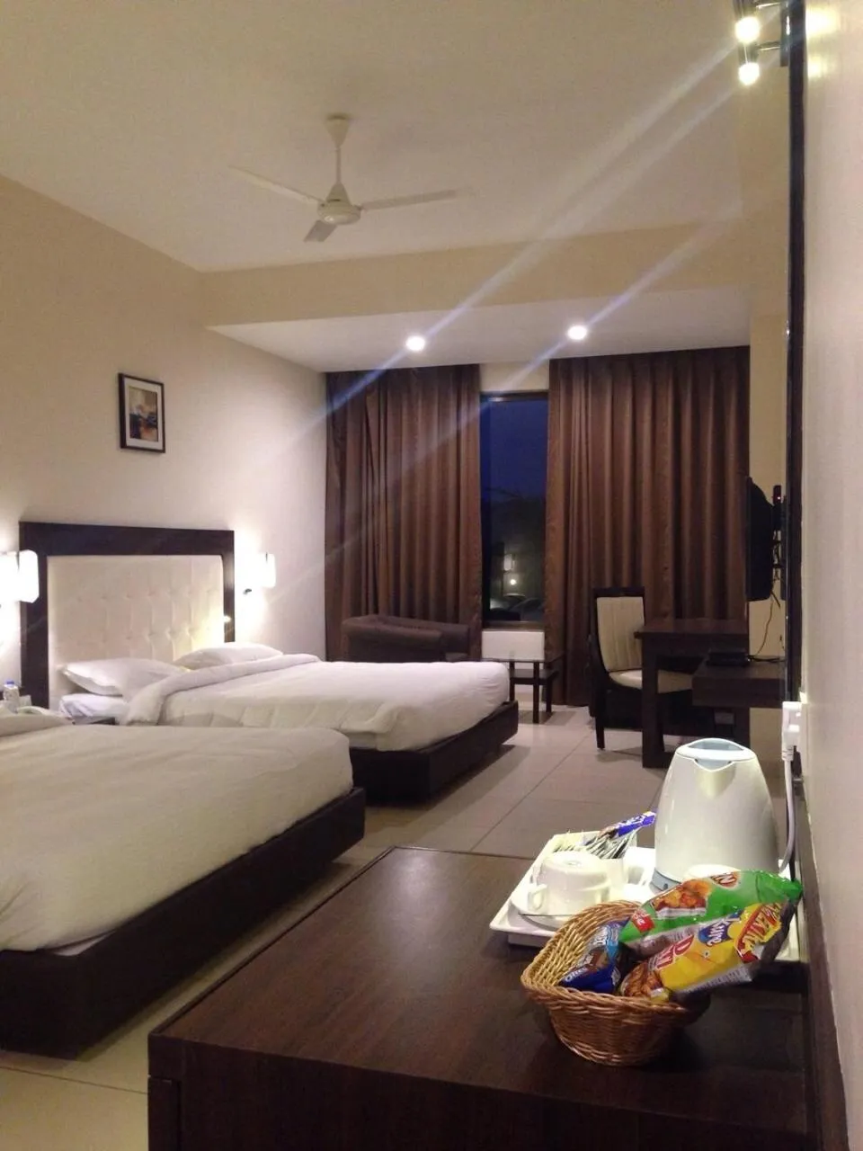 Photo of the whole room, Bed in Hotel Lake View