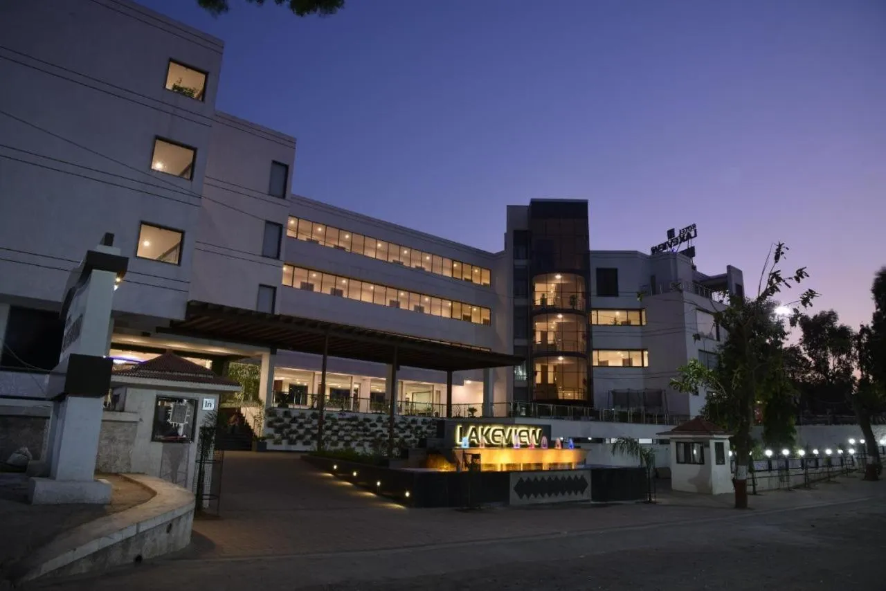 Facade/entrance in Hotel Lake View