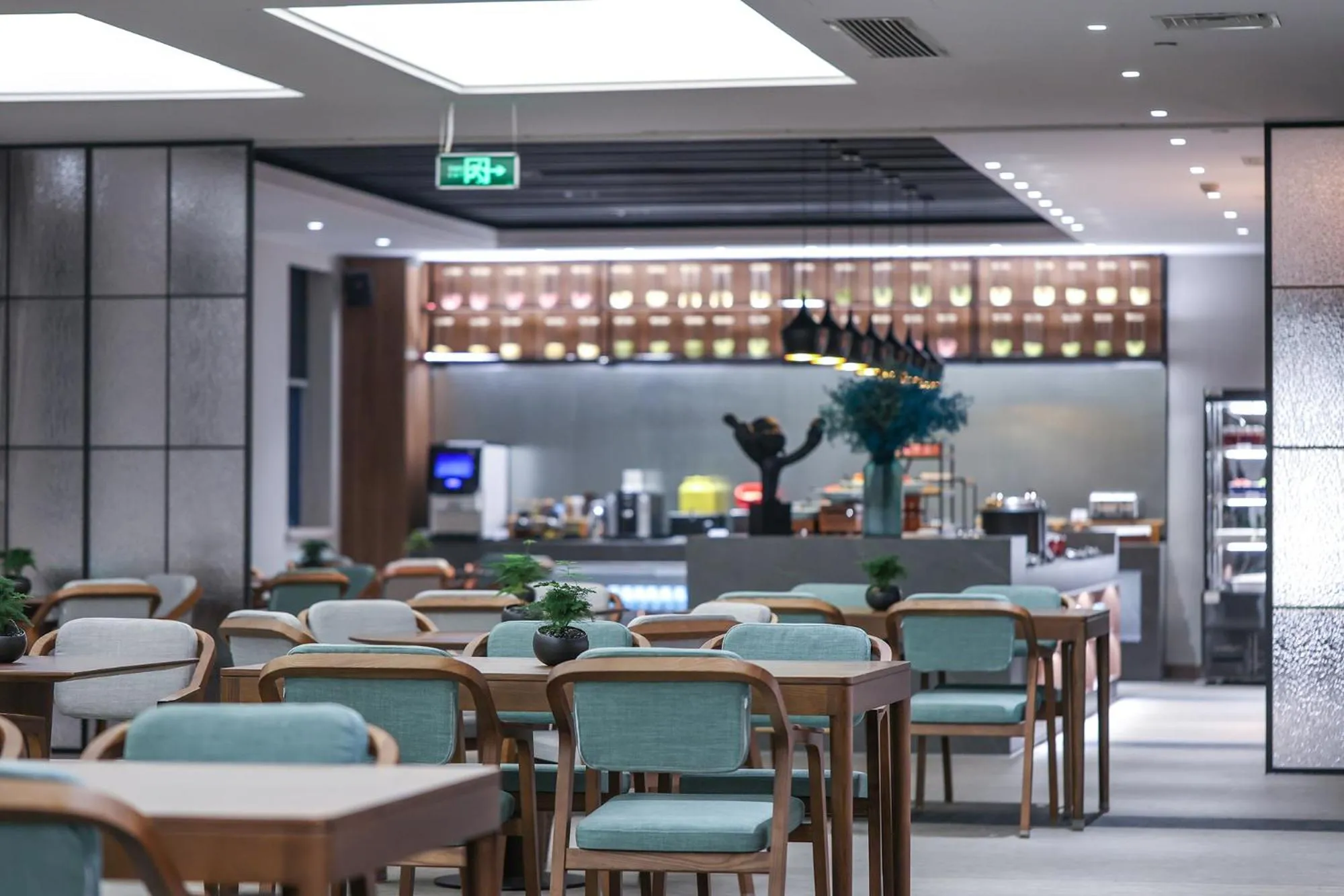 Restaurant/places to eat in SSAW Boutique Hotel Hangzhou East - Free Self Service Laundry