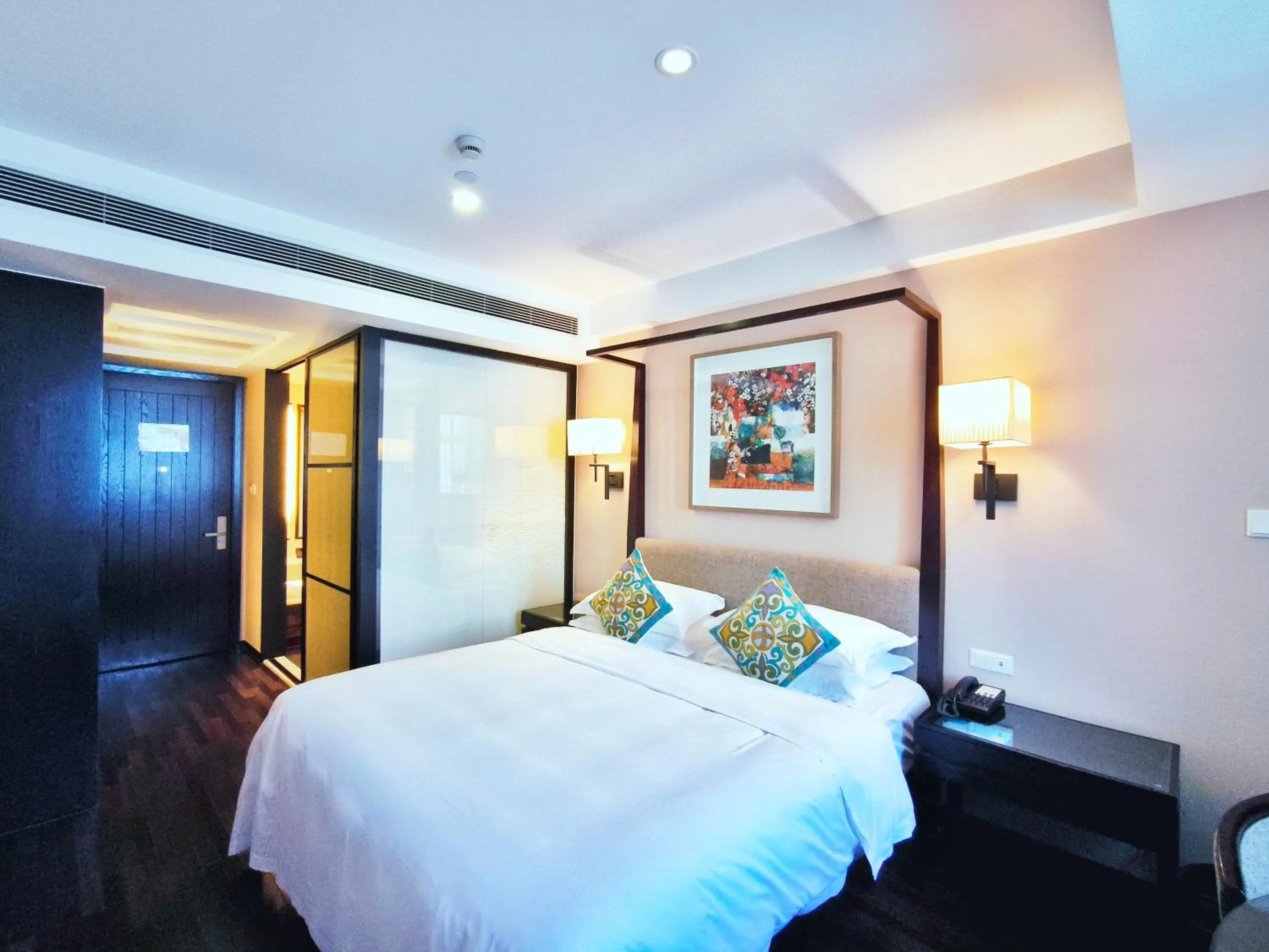 Photo of the whole room, Bed in SSAW Boutique Hotel Hangzhou East - Free Self Service Laundry