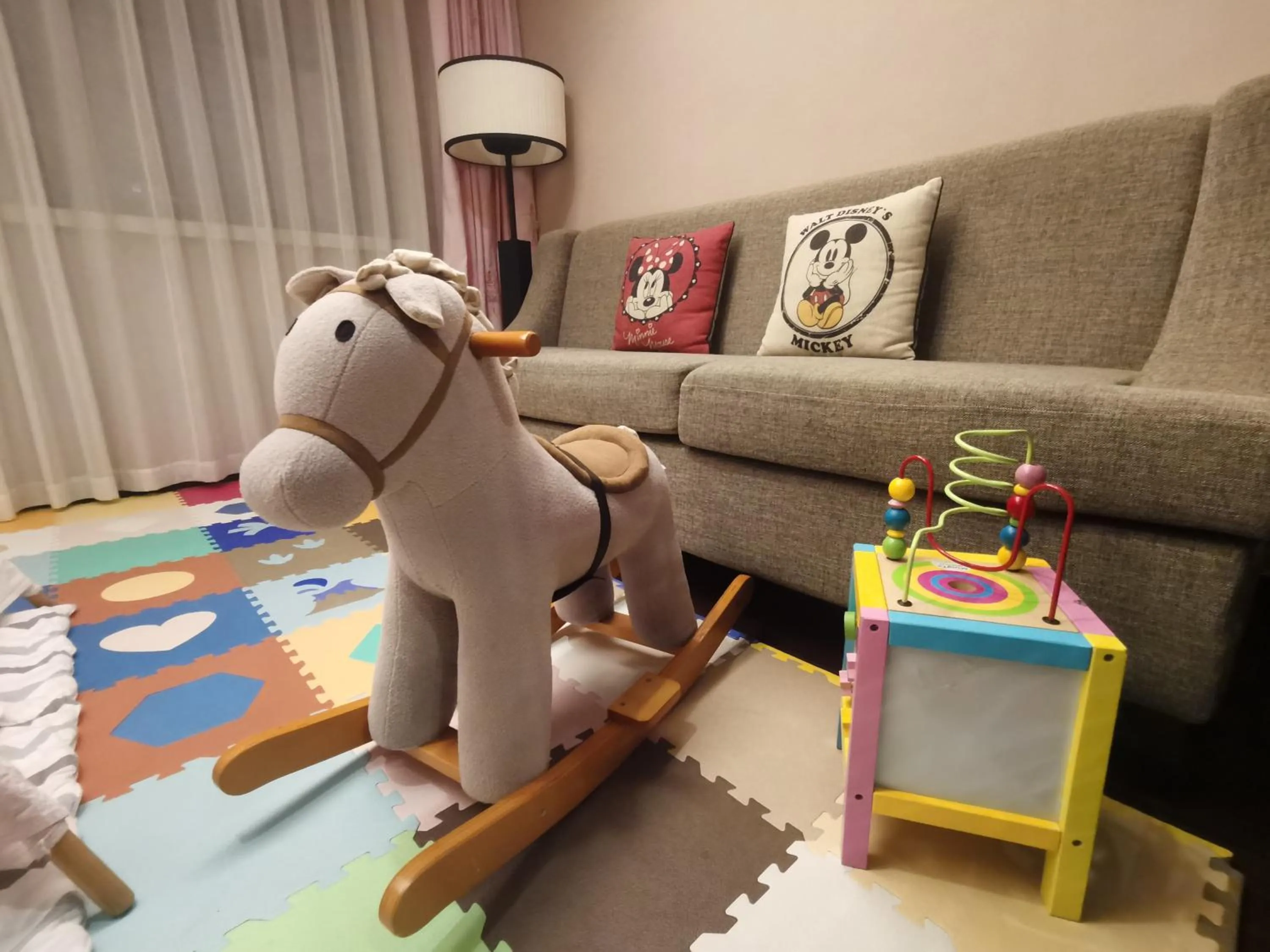 children in SSAW Boutique Hotel Hangzhou East - Free Self Service Laundry