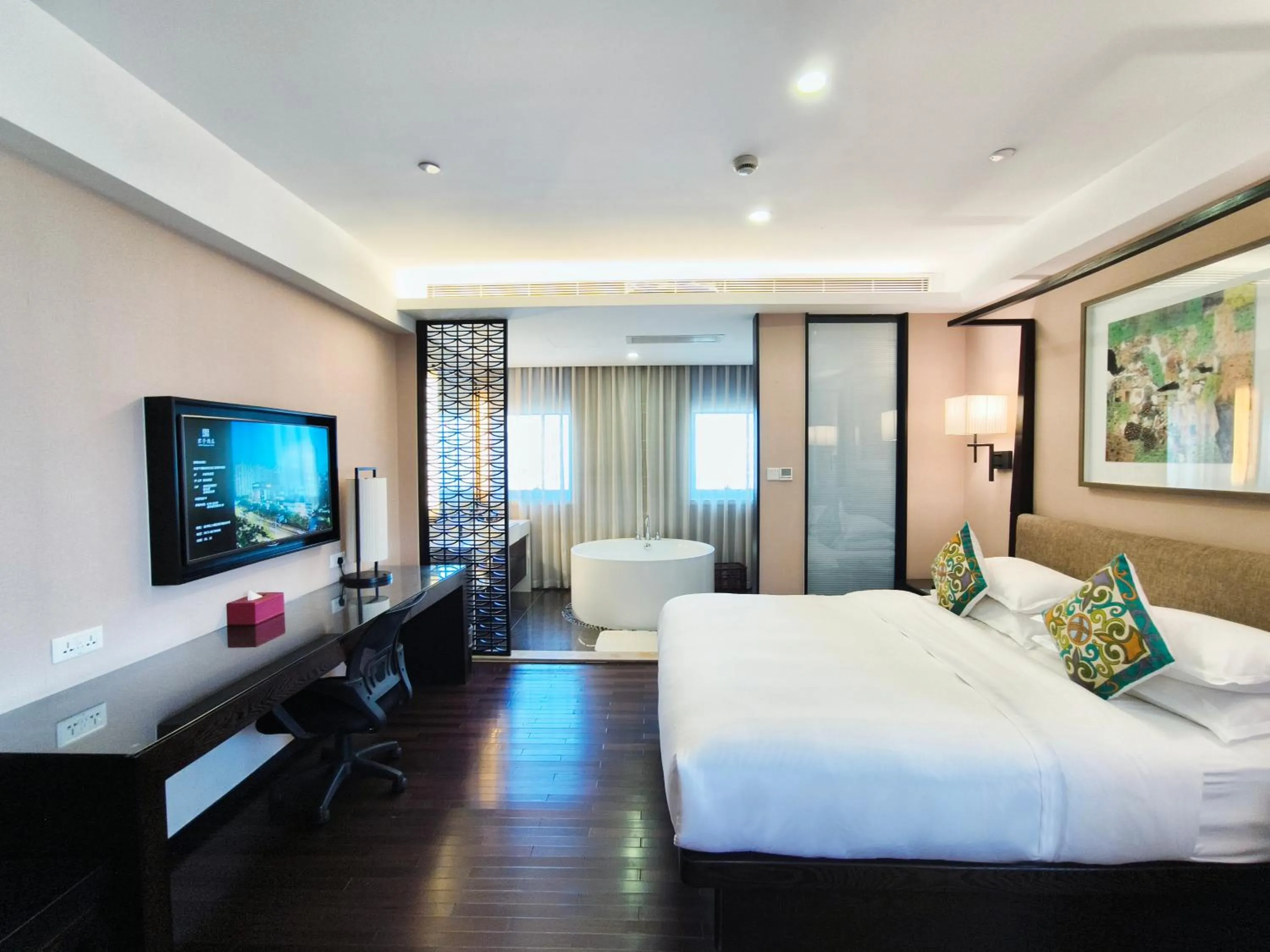 Photo of the whole room, Bed in SSAW Boutique Hotel Hangzhou East - Free Self Service Laundry