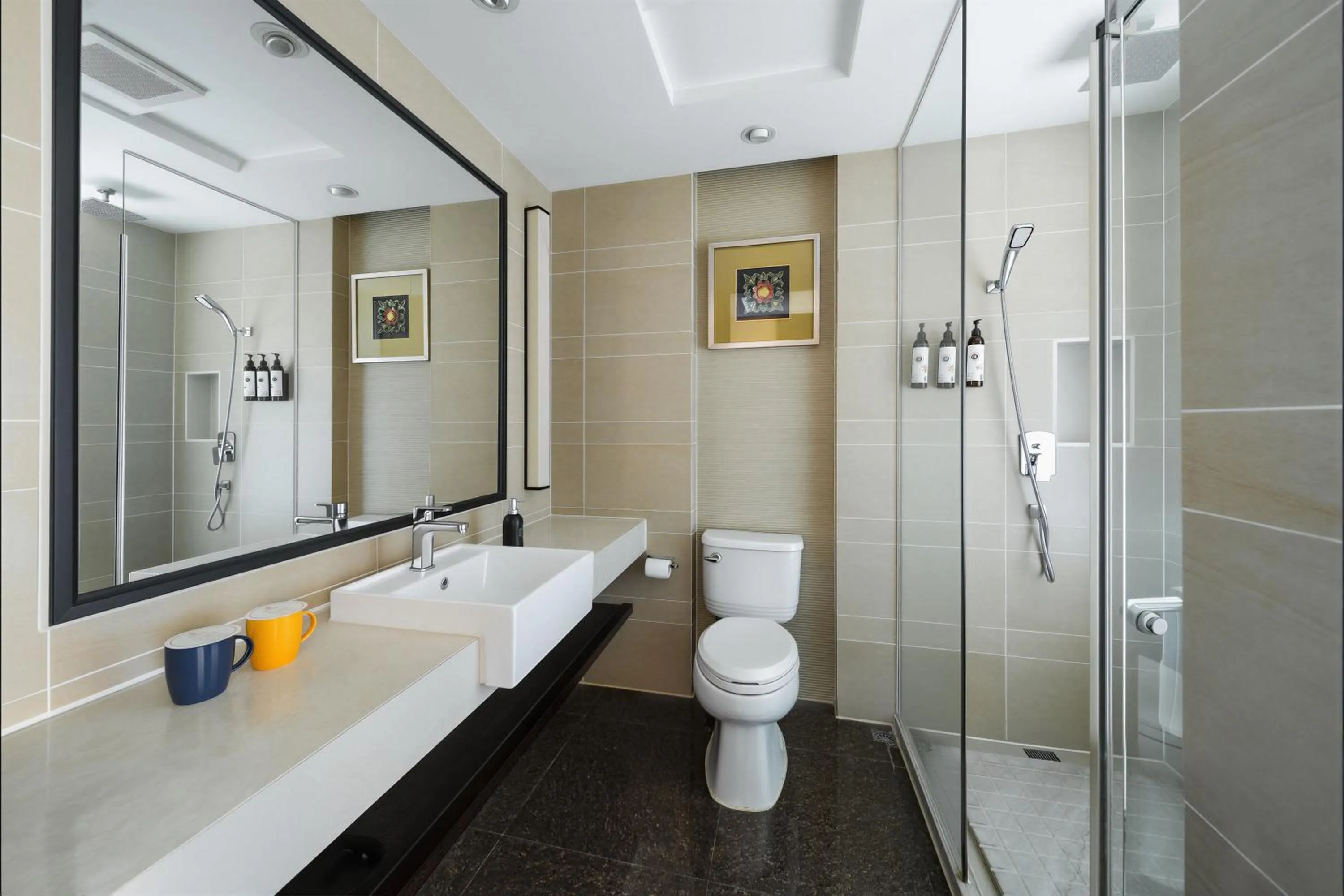 Shower in SSAW Boutique Hotel Hangzhou East - Free Self Service Laundry