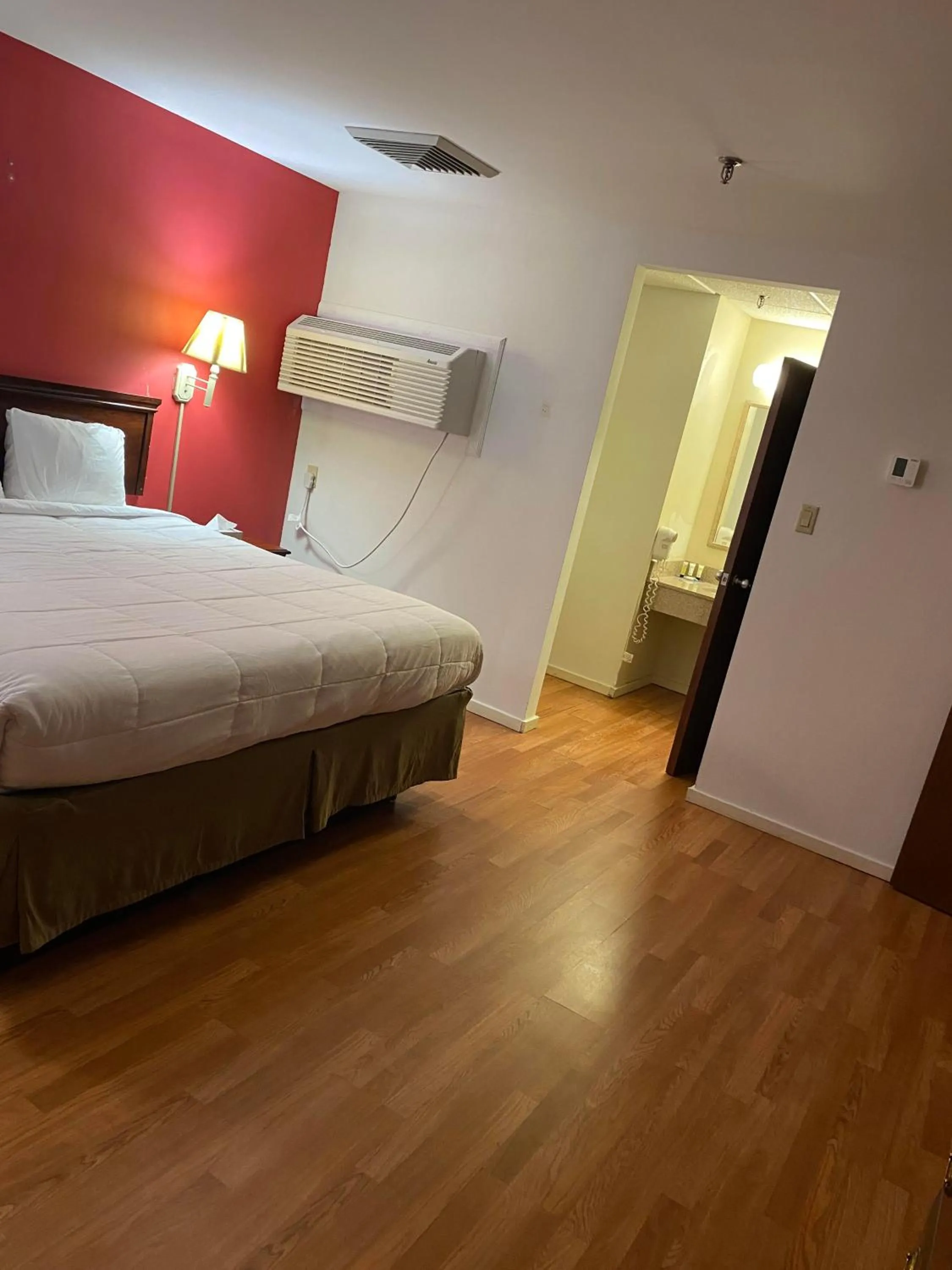 Bedroom, Bed in Pottsville Hotel