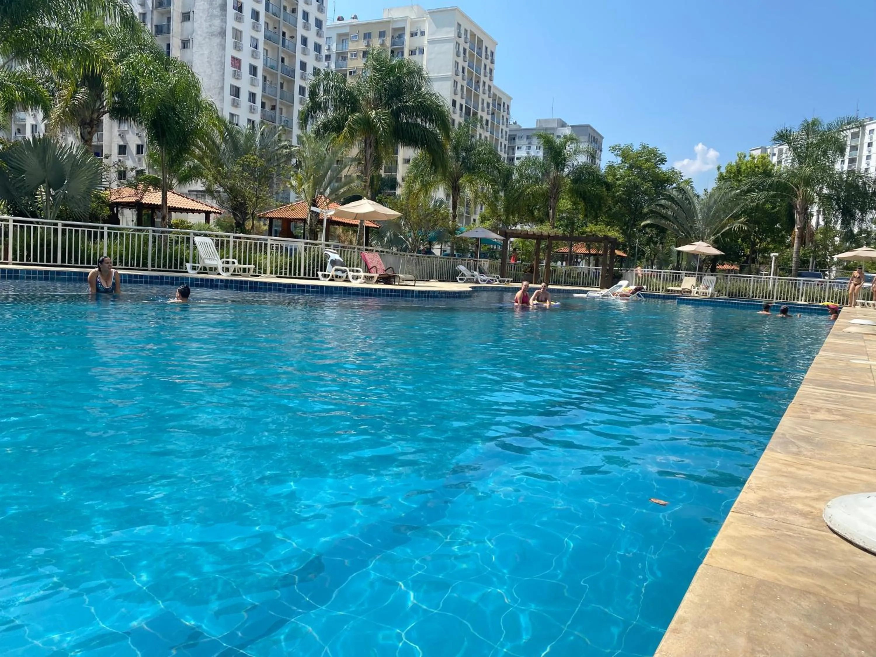 Barra Home Stay - Apto completo com estacionamento