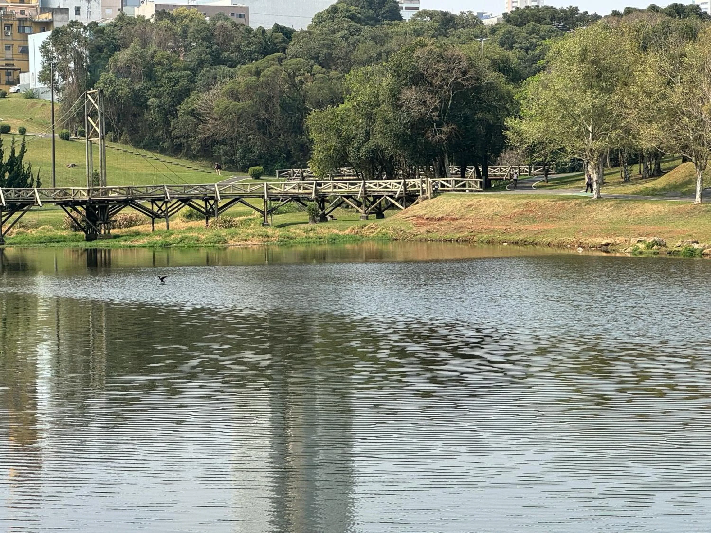 Studio com quarto e banheiro em frente ao Parque do Lago Acomoda até 2 pessoas 1 cama