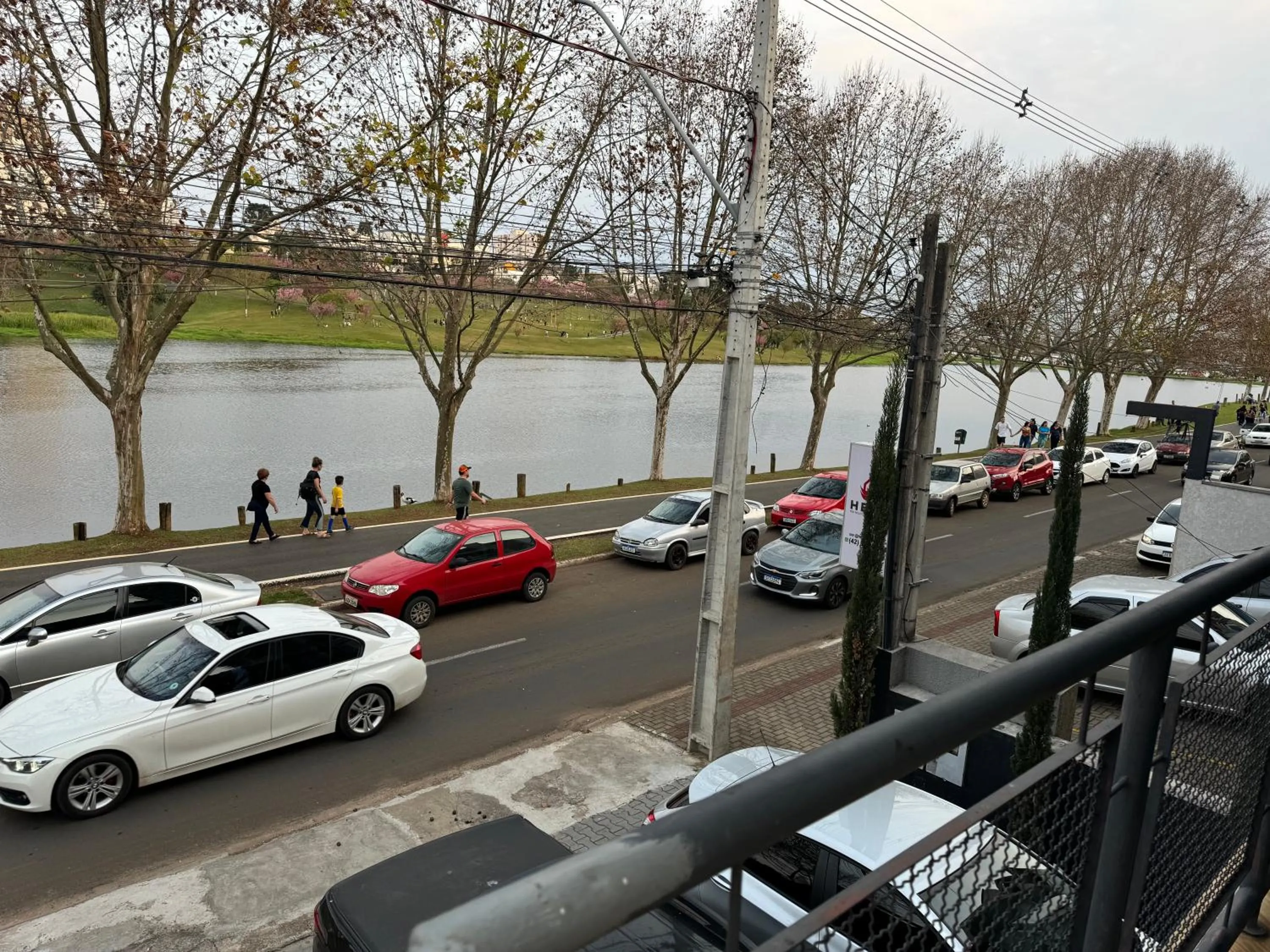 Studio com quarto e banheiro em frente ao Parque do Lago Acomoda até 2 pessoas 1 cama