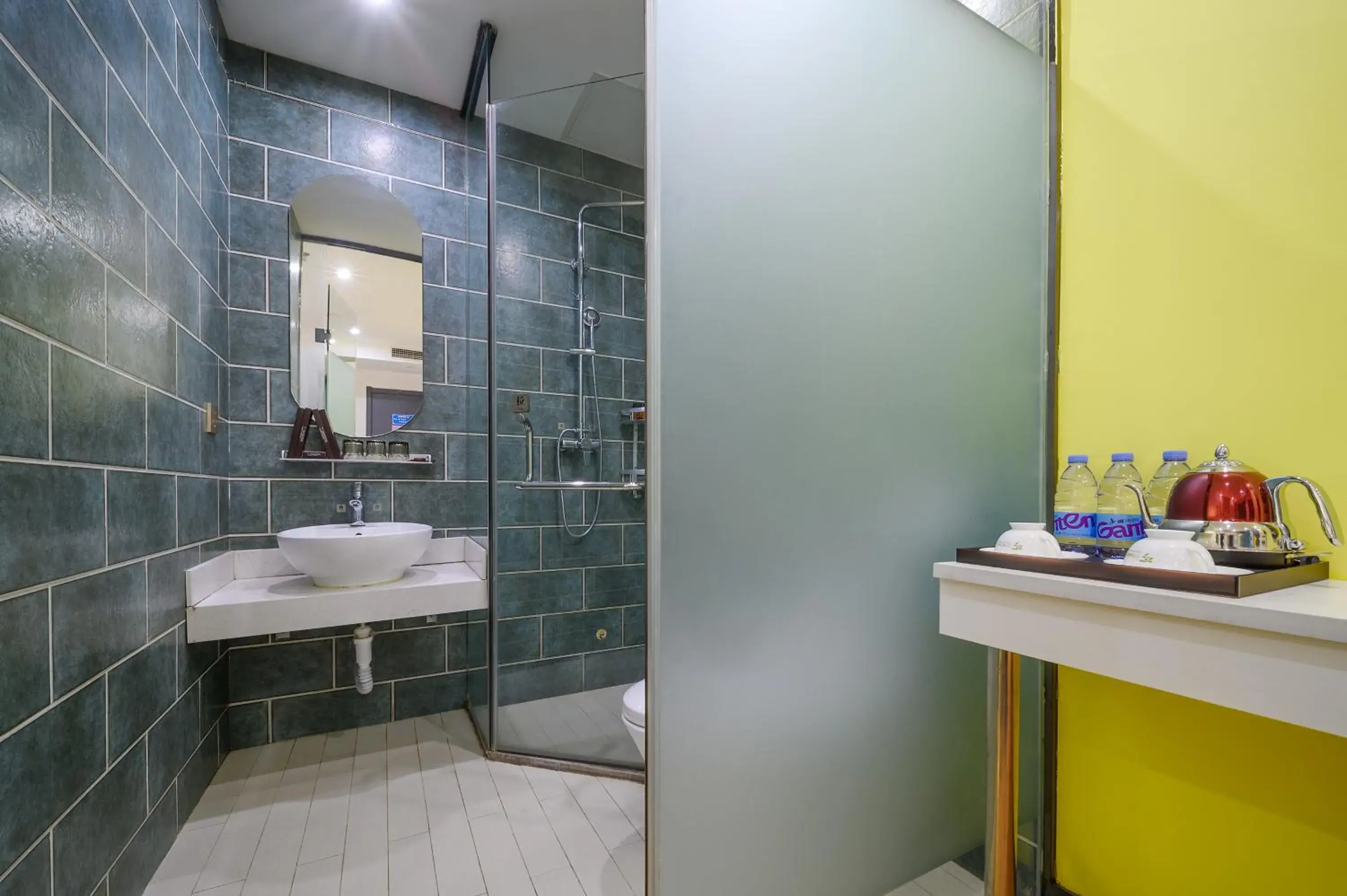 Toilet in QiQiaoWu Fashion Hotel - Beijing Songjiazhuang Subway Station Toilet in QiQiaoWu Fashion Hotel - Beijing Songjiazhuang Subway Station