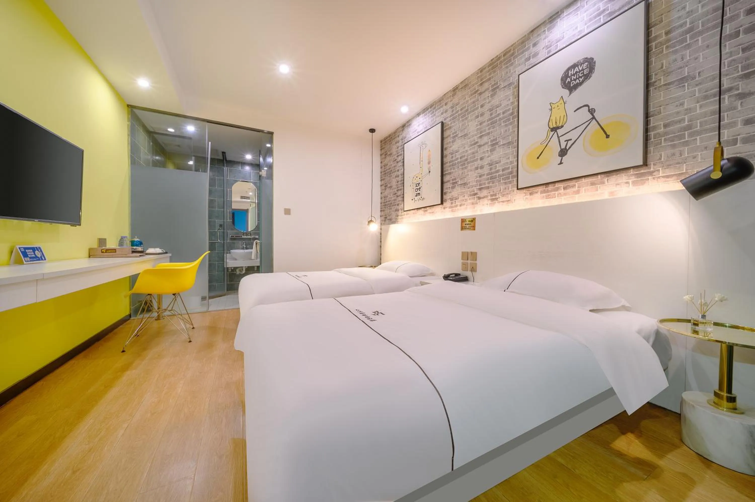 Bedroom, Bed in QiQiaoWu Fashion Hotel - Beijing Songjiazhuang Subway Station