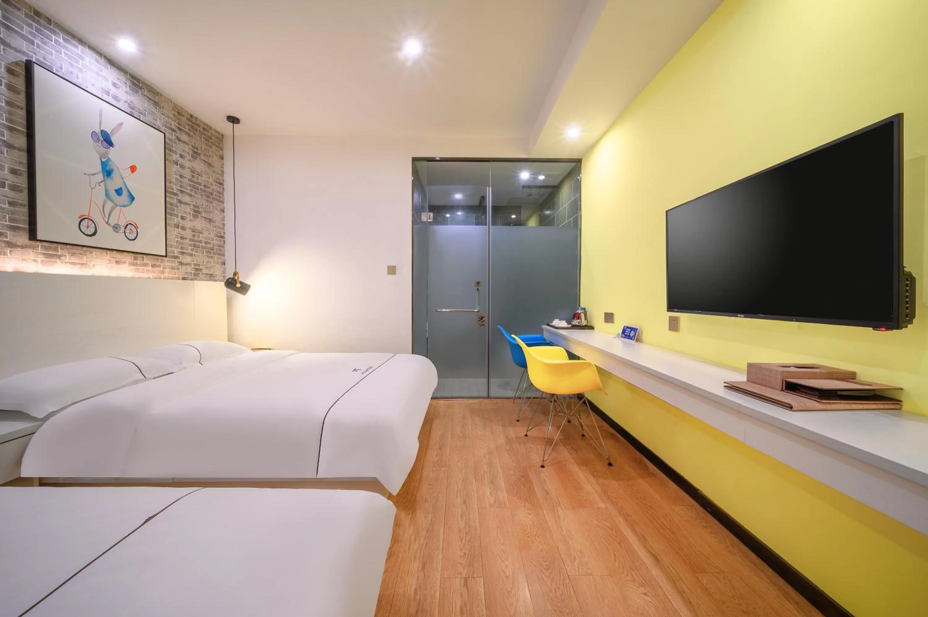 Bedroom, Bed in QiQiaoWu Fashion Hotel - Beijing Songjiazhuang Subway Station