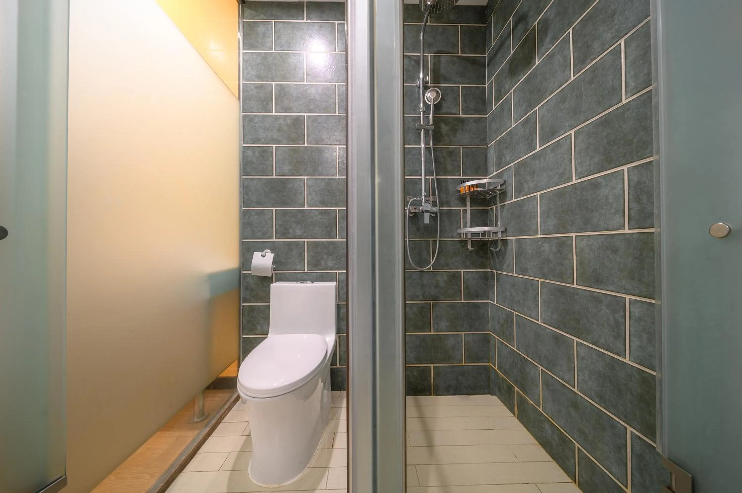 Bathroom in QiQiaoWu Fashion Hotel - Beijing Songjiazhuang Subway Station