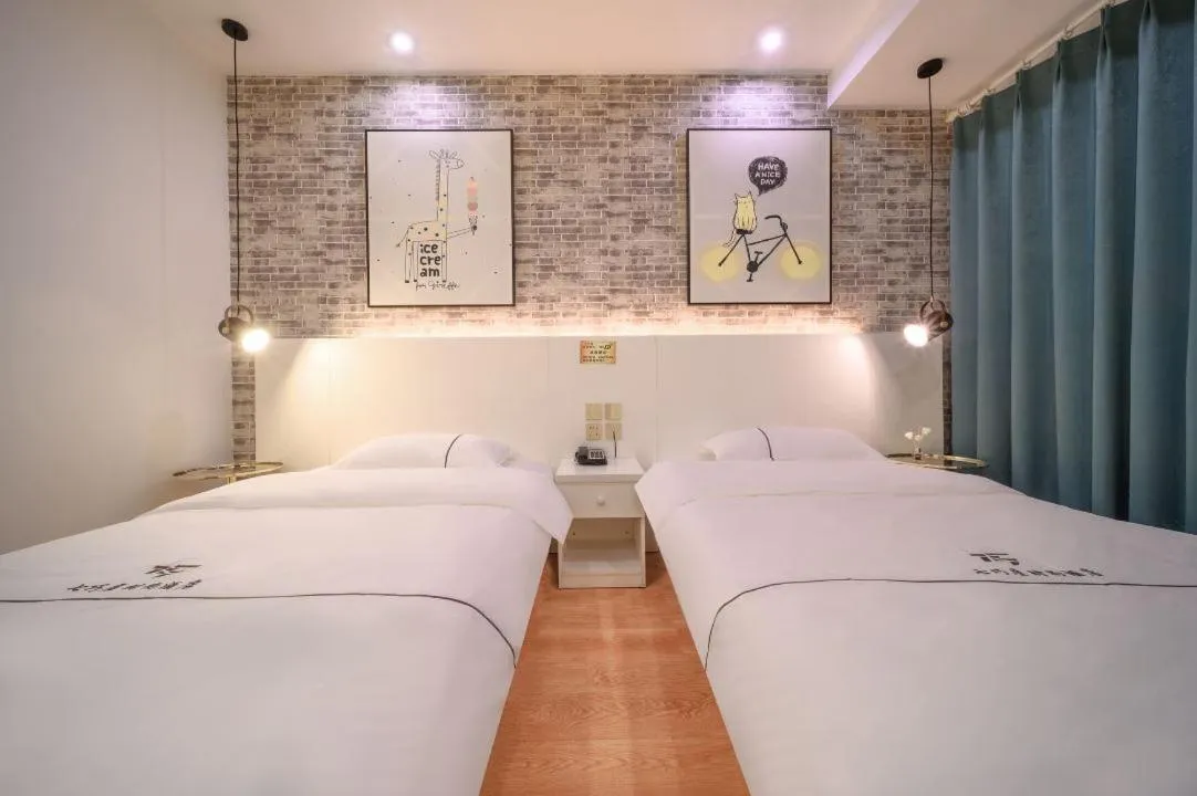 Bed in QiQiaoWu Fashion Hotel - Beijing Songjiazhuang Subway Station