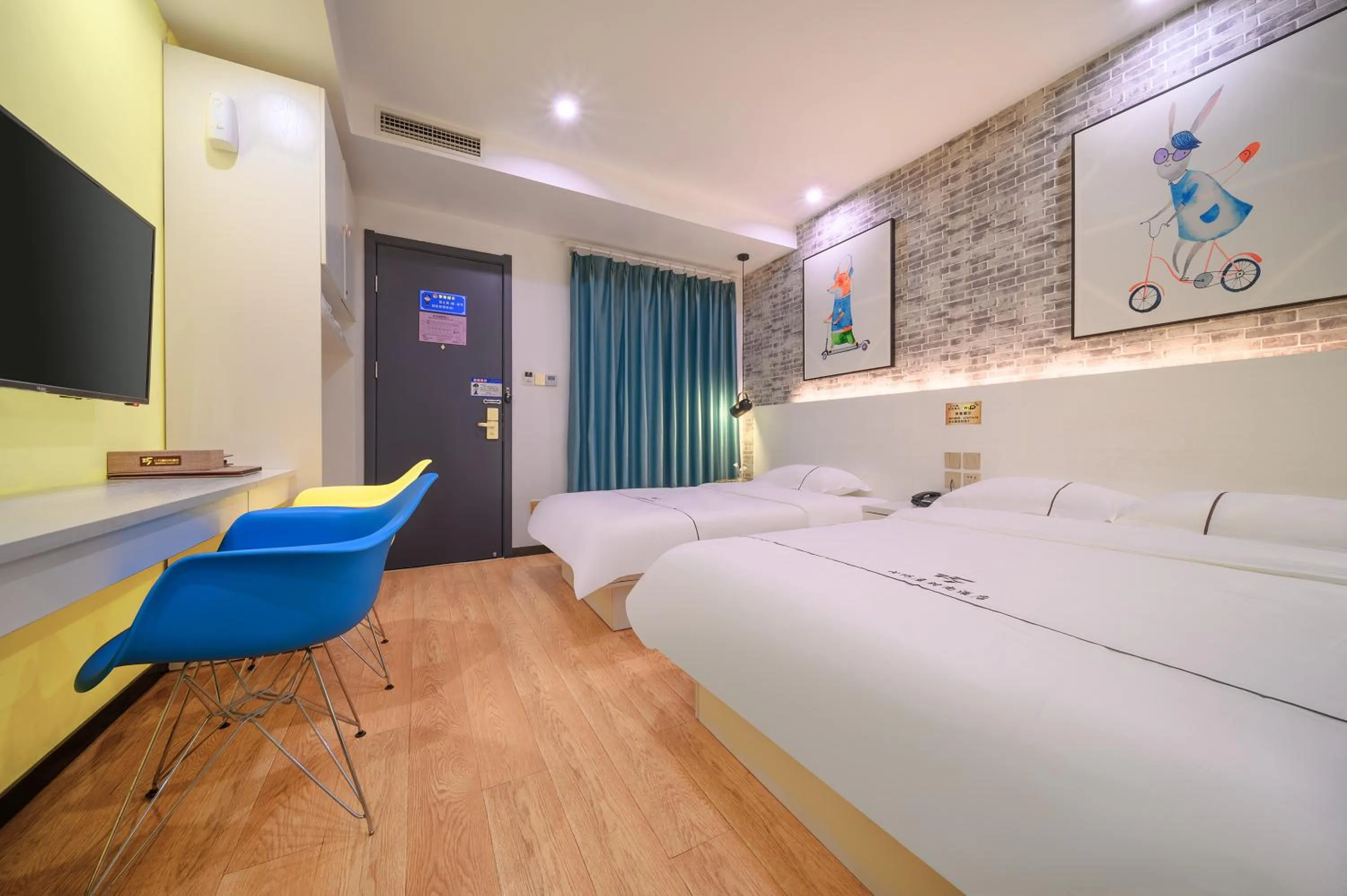 Bed in QiQiaoWu Fashion Hotel - Beijing Songjiazhuang Subway Station