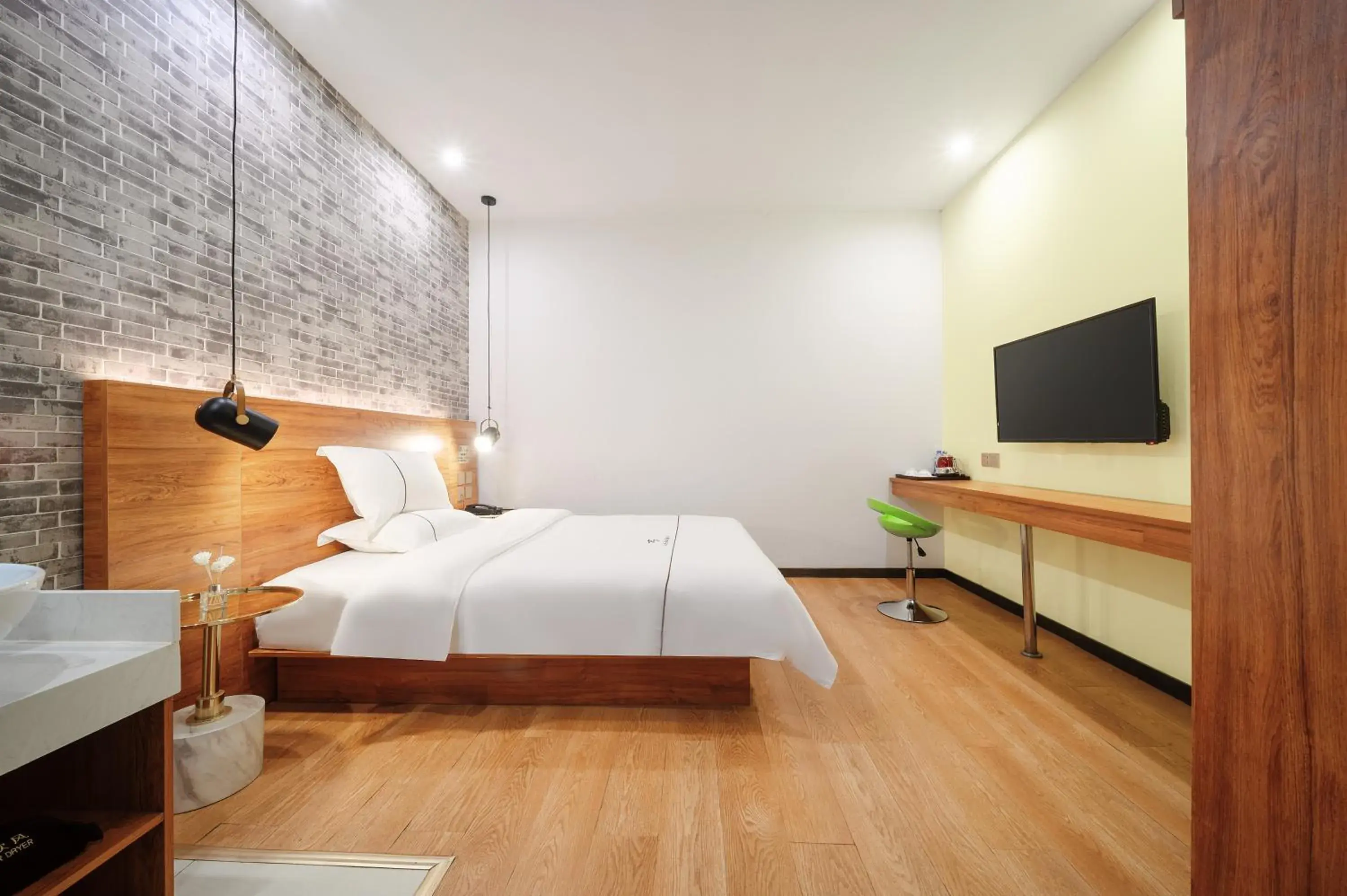 Bedroom, Bed in QiQiaoWu Fashion Hotel - Beijing Songjiazhuang Subway Station Bedroom, Bed in QiQiaoWu Fashion Hotel - Beijing Songjiazhuang Subway Station