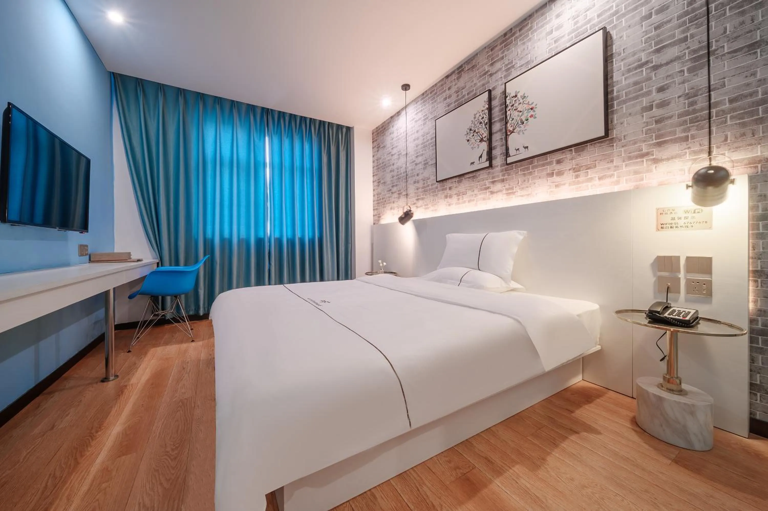 Bedroom, Bed in QiQiaoWu Fashion Hotel - Beijing Songjiazhuang Subway Station