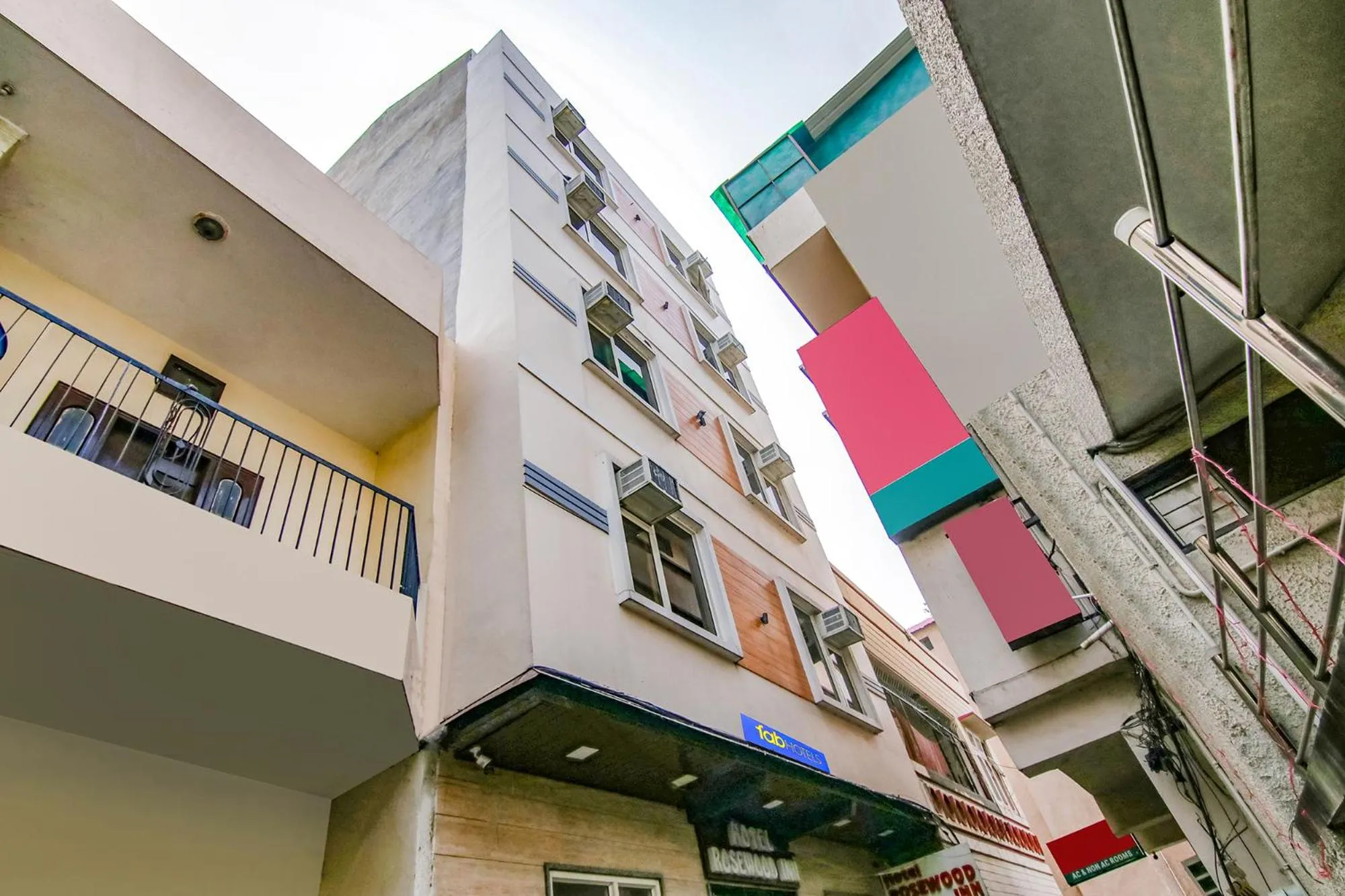 Property building in Hotel Rosewood Inn