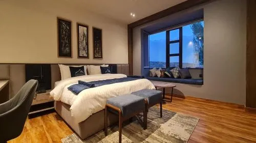 Pinnacle Executive Lodges