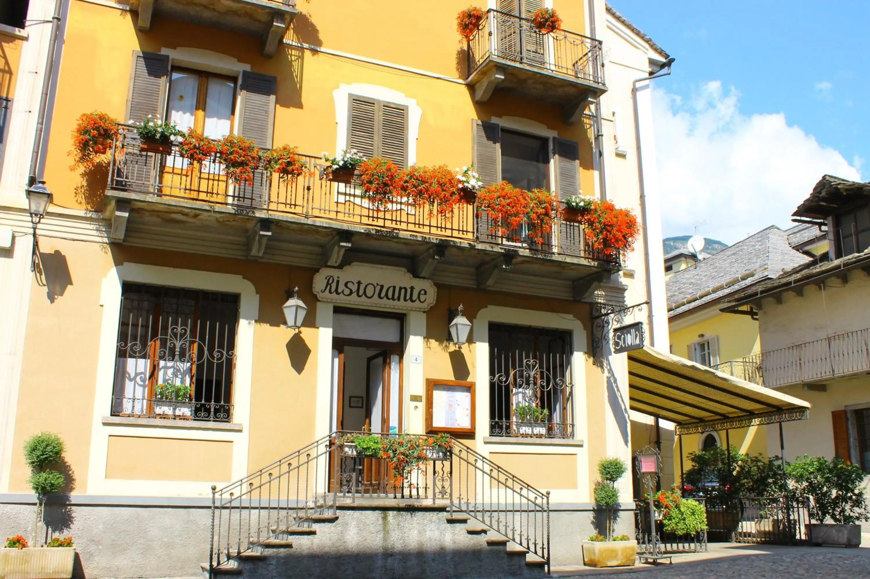 Facade/entrance in Locanda Piemonte da Sciolla