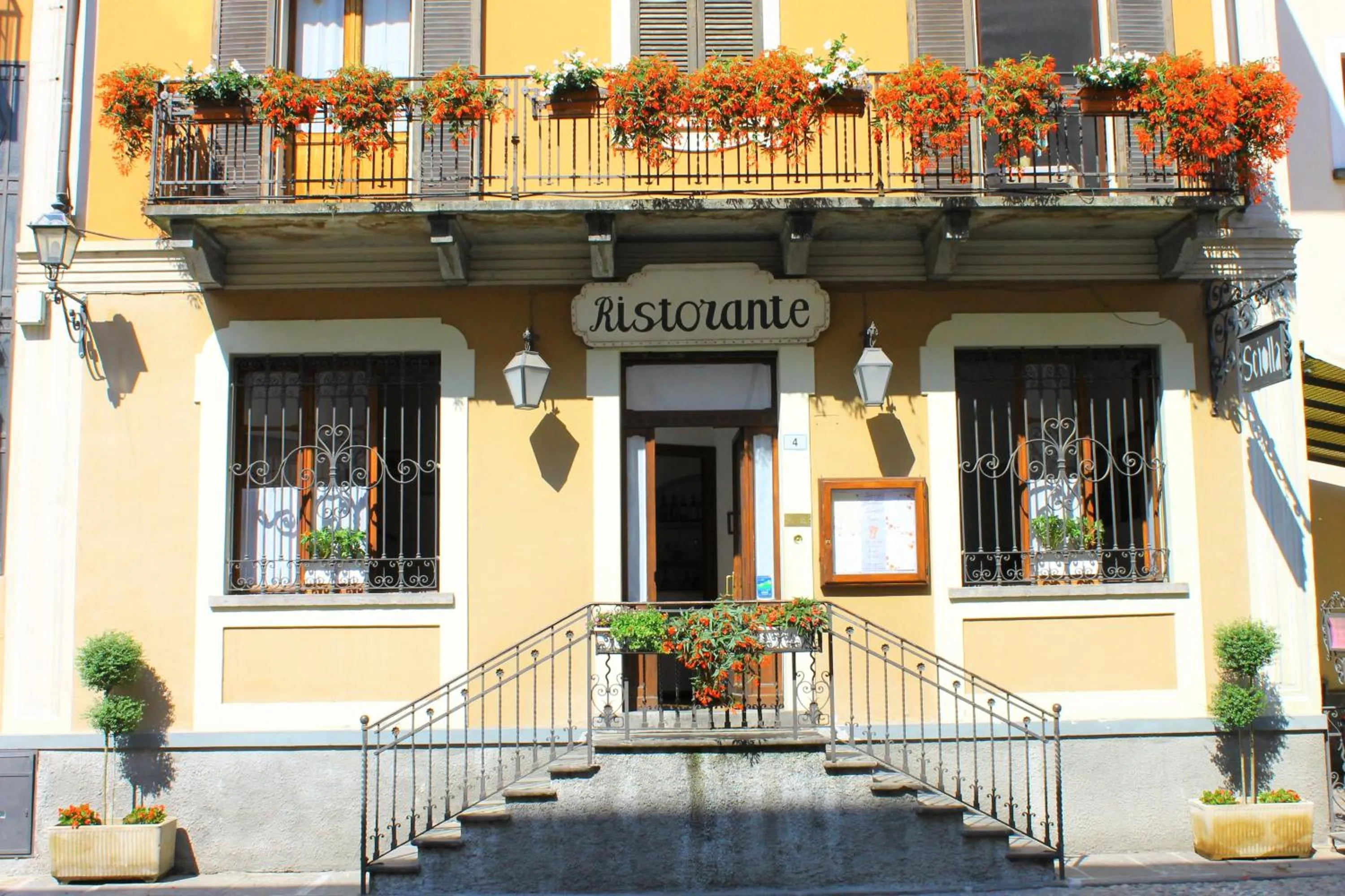Facade/entrance in Locanda Piemonte da Sciolla