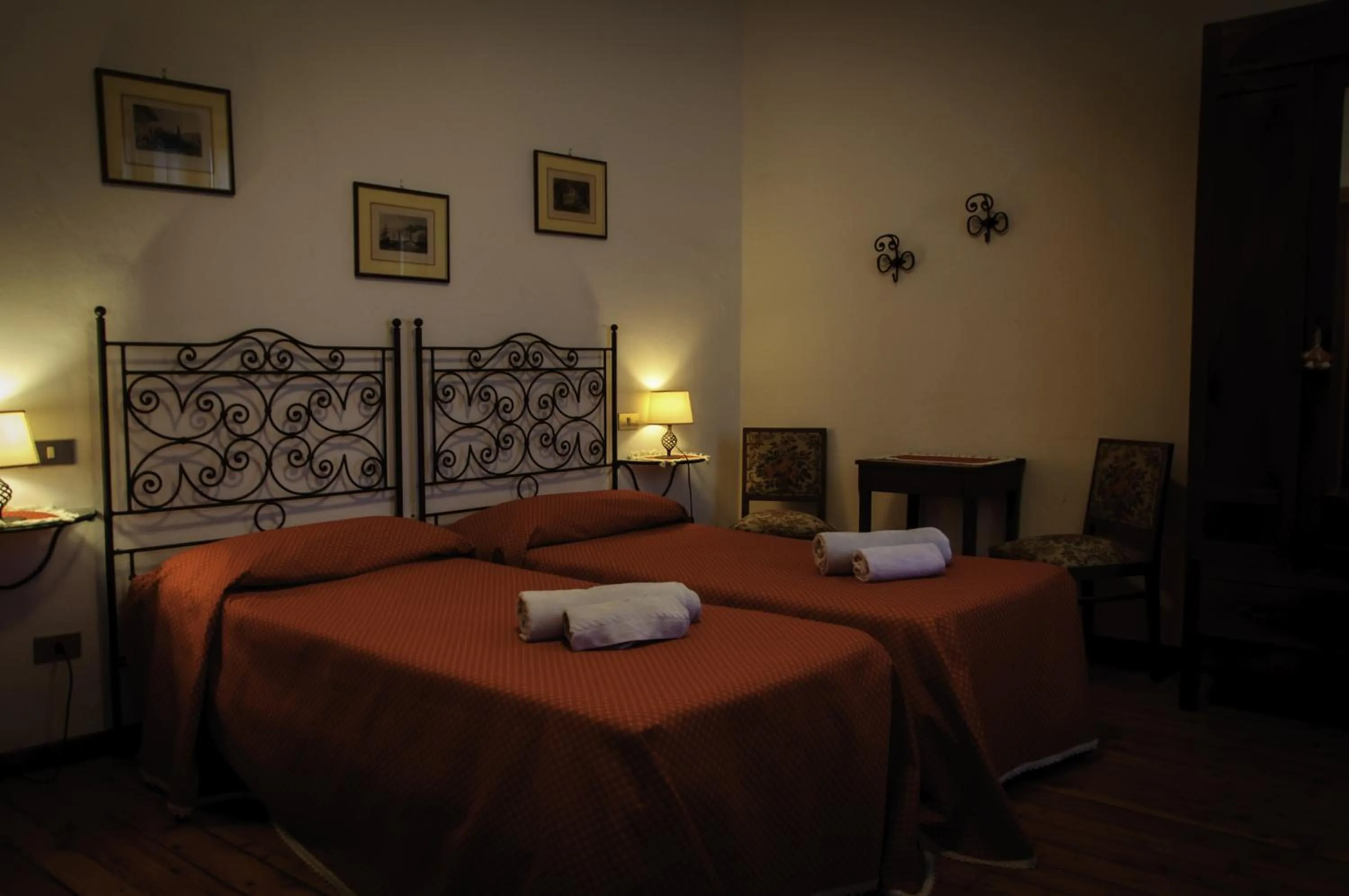 Photo of the whole room, Bed in Locanda Piemonte da Sciolla