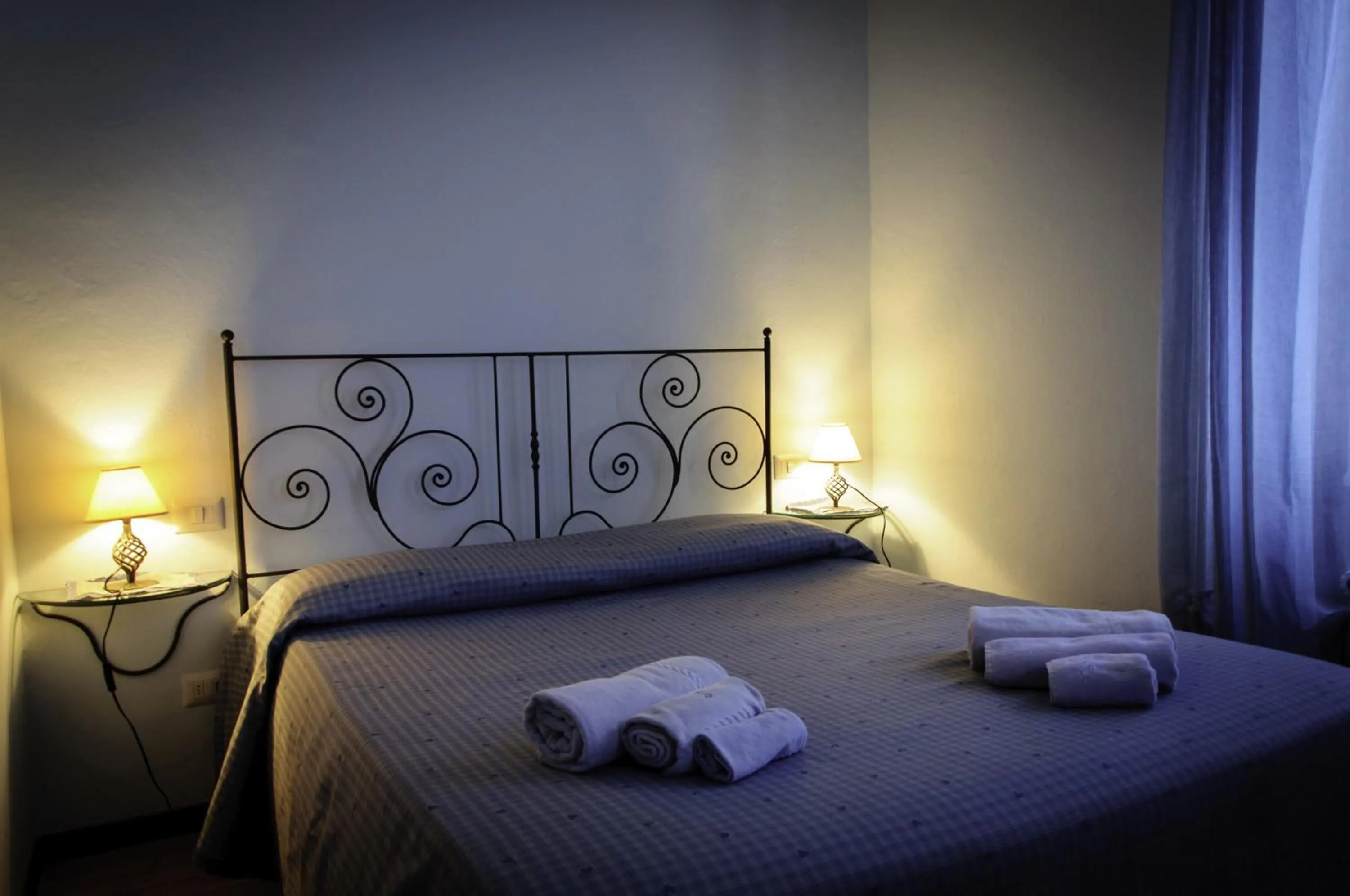 Photo of the whole room, Bed in Locanda Piemonte da Sciolla