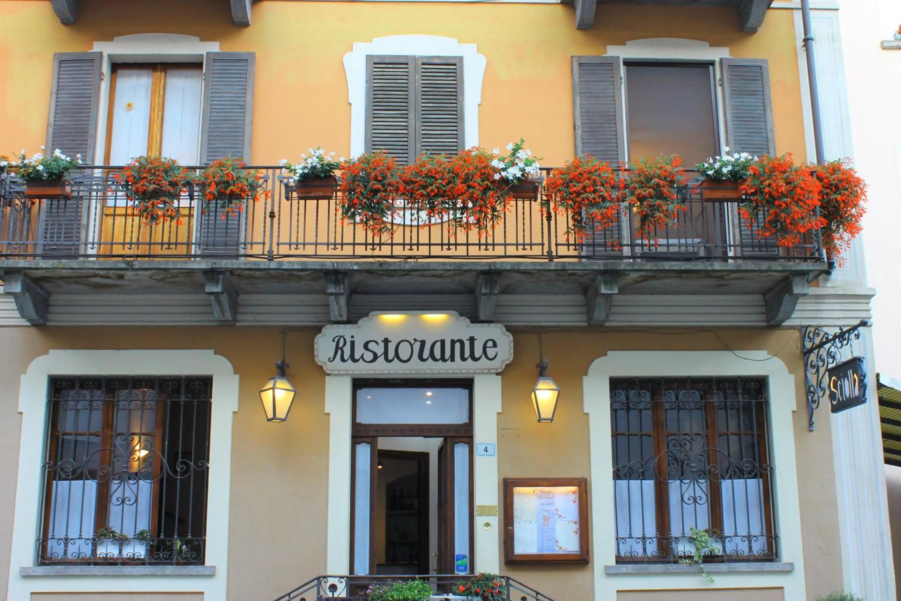 Facade/entrance in Locanda Piemonte da Sciolla