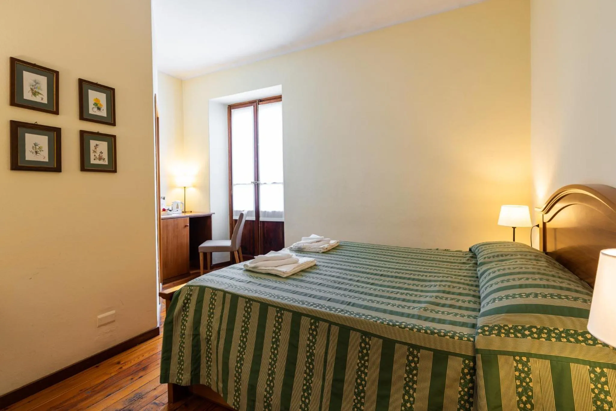 Bedroom, Bed in Locanda Piemonte da Sciolla