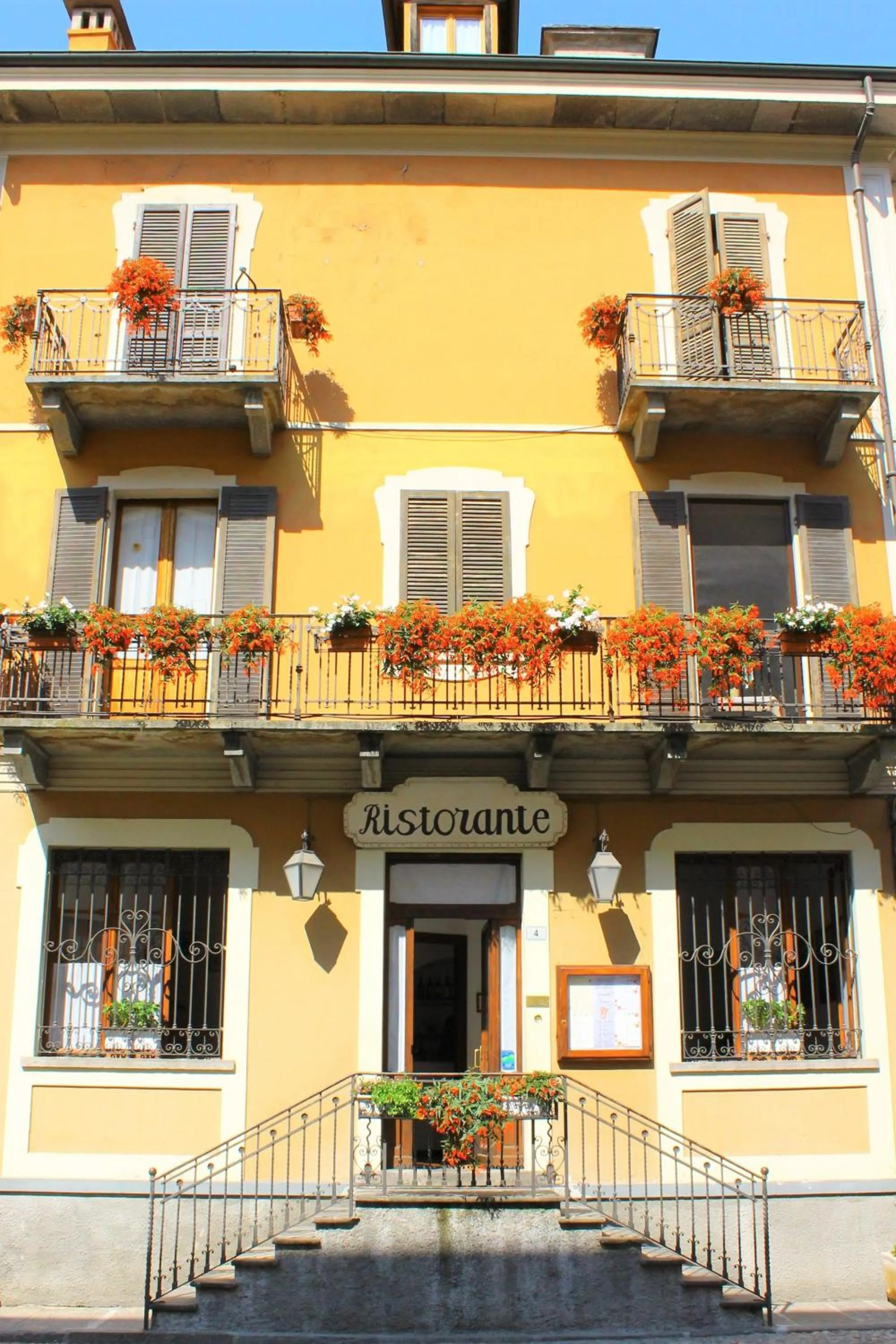 Facade/entrance in Locanda Piemonte da Sciolla