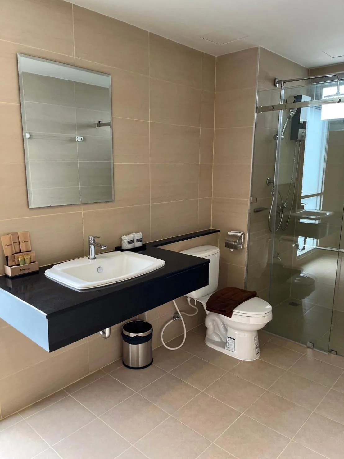 Shower in River Hotel Hatyai