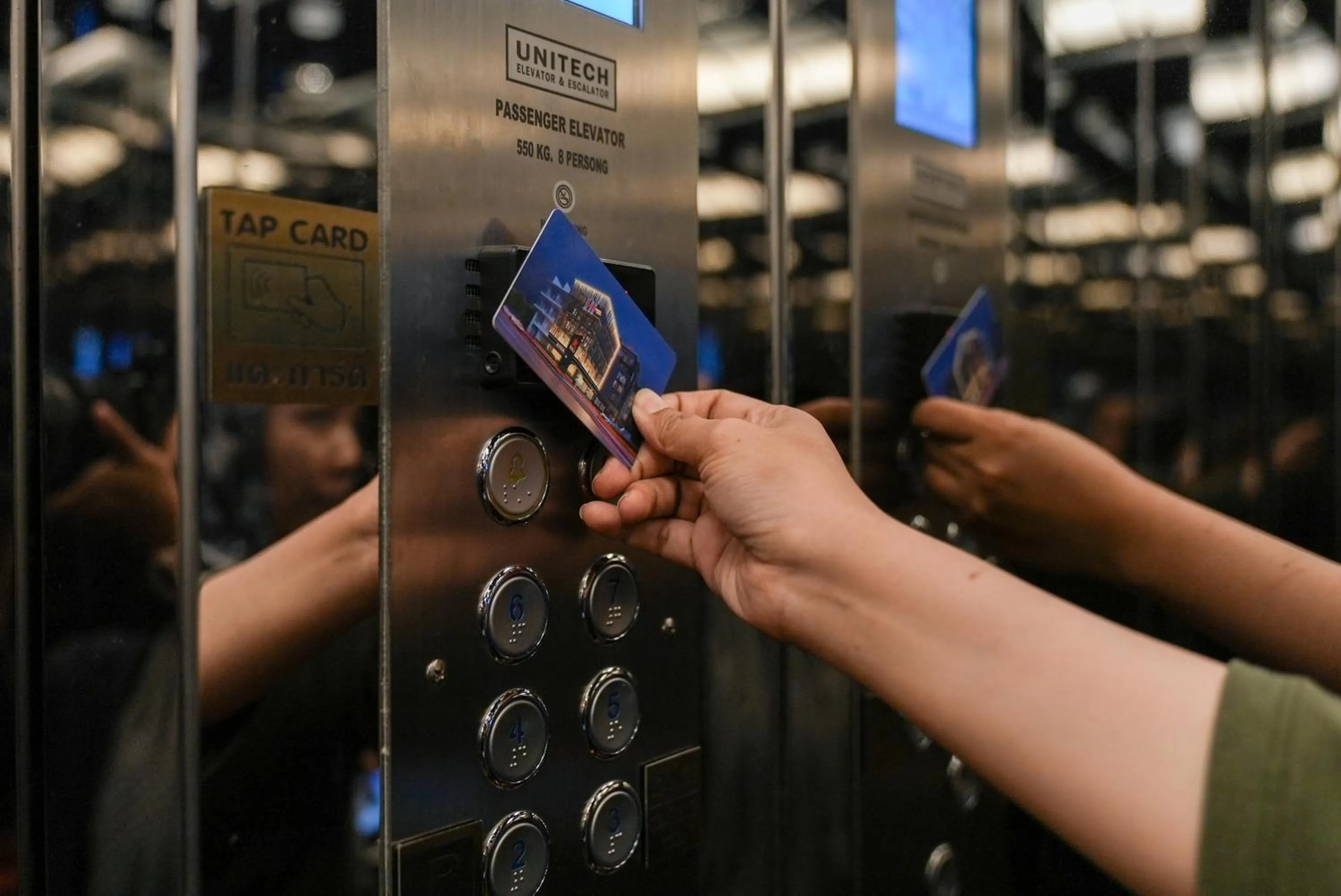 elevator in River Hotel Hatyai