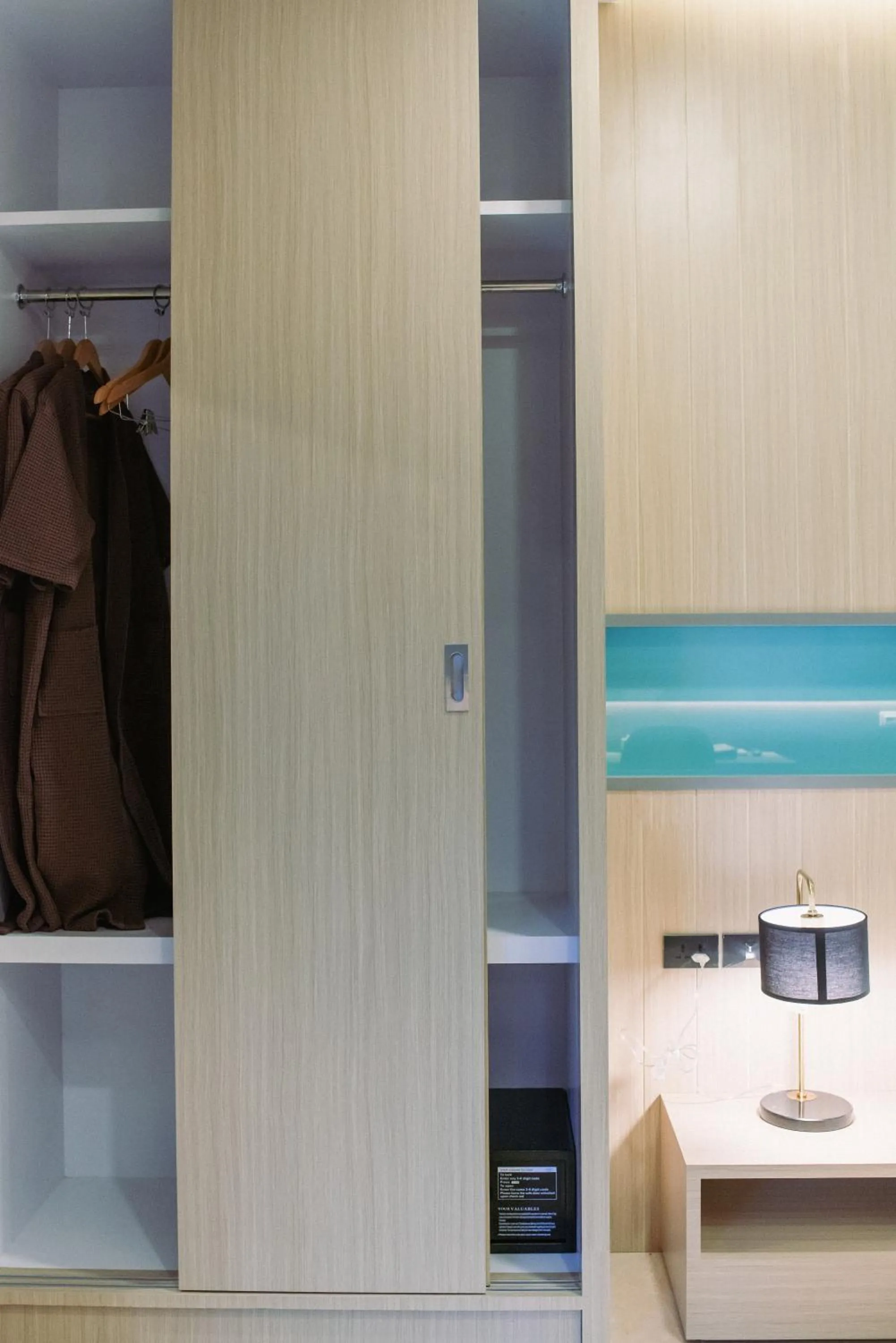 Photo of the whole room, Bed in River Hotel Hatyai