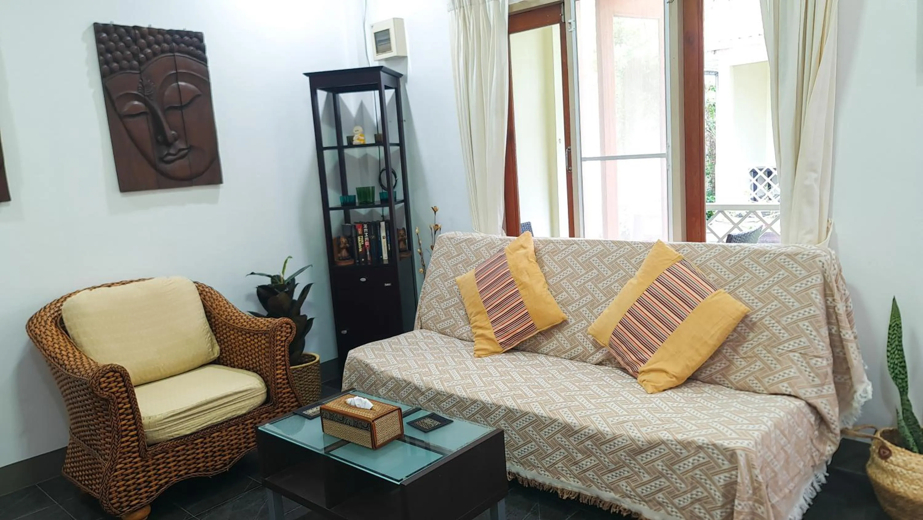 Living room in 1 Bedroom House With Pool In Central Location