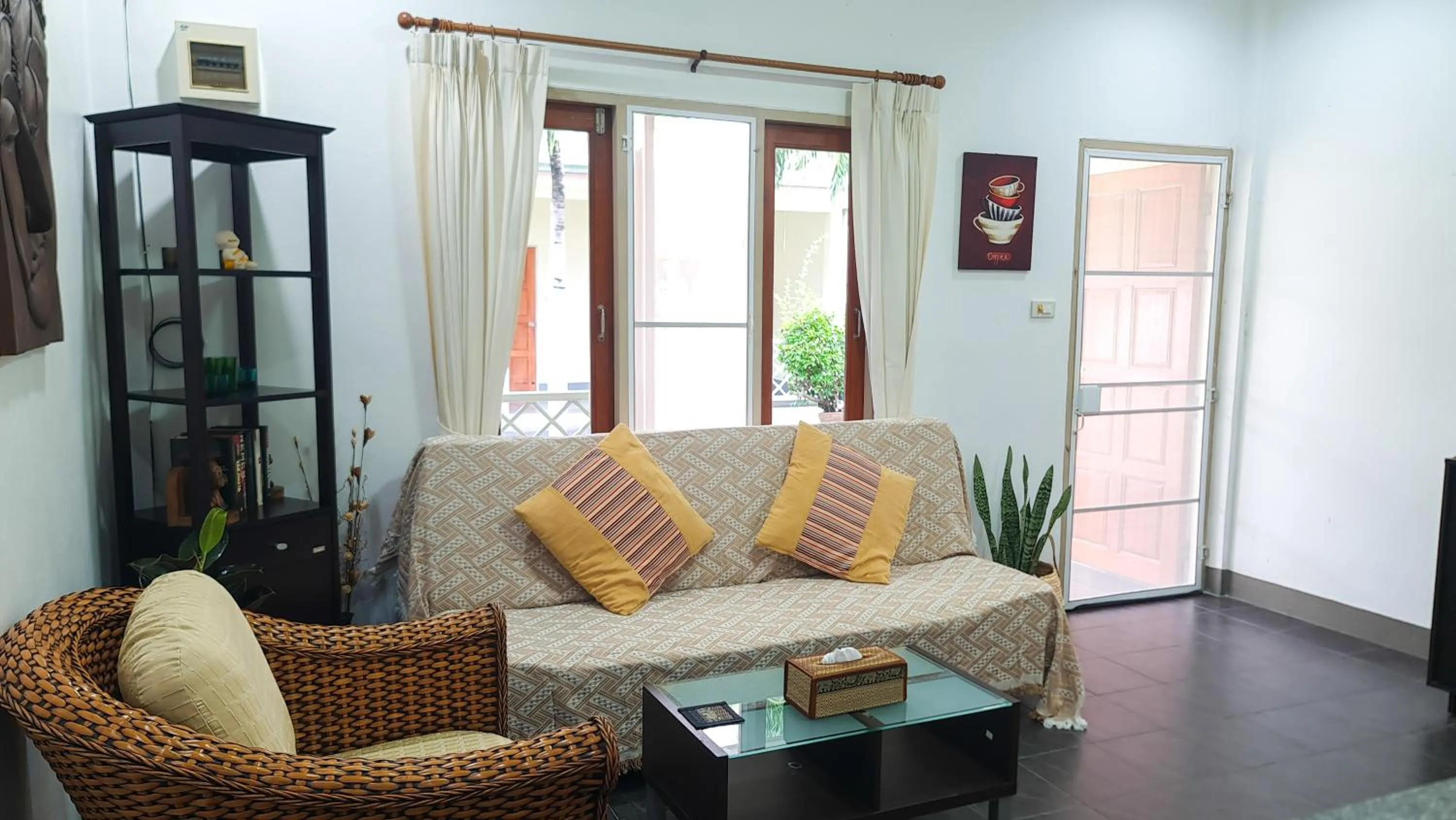 Living room in 1 Bedroom House With Pool In Central Location