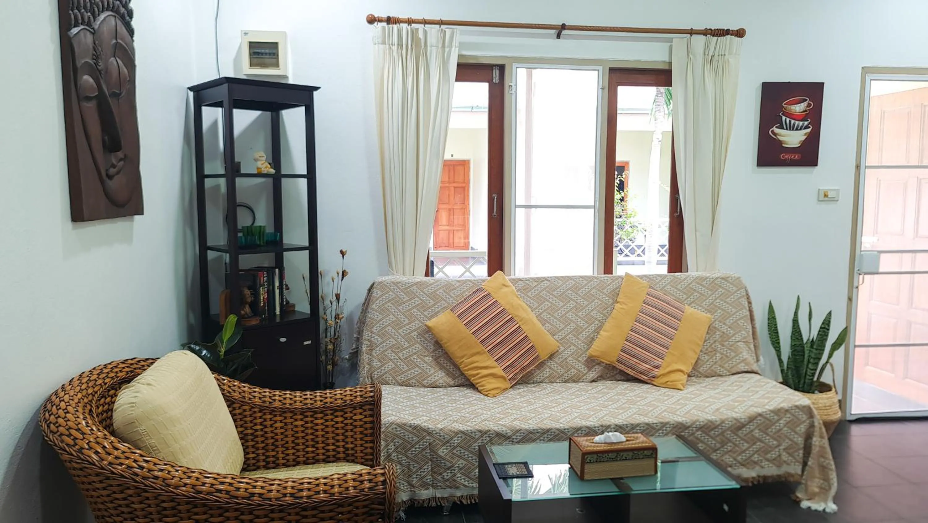 Living room in 1 Bedroom House With Pool In Central Location