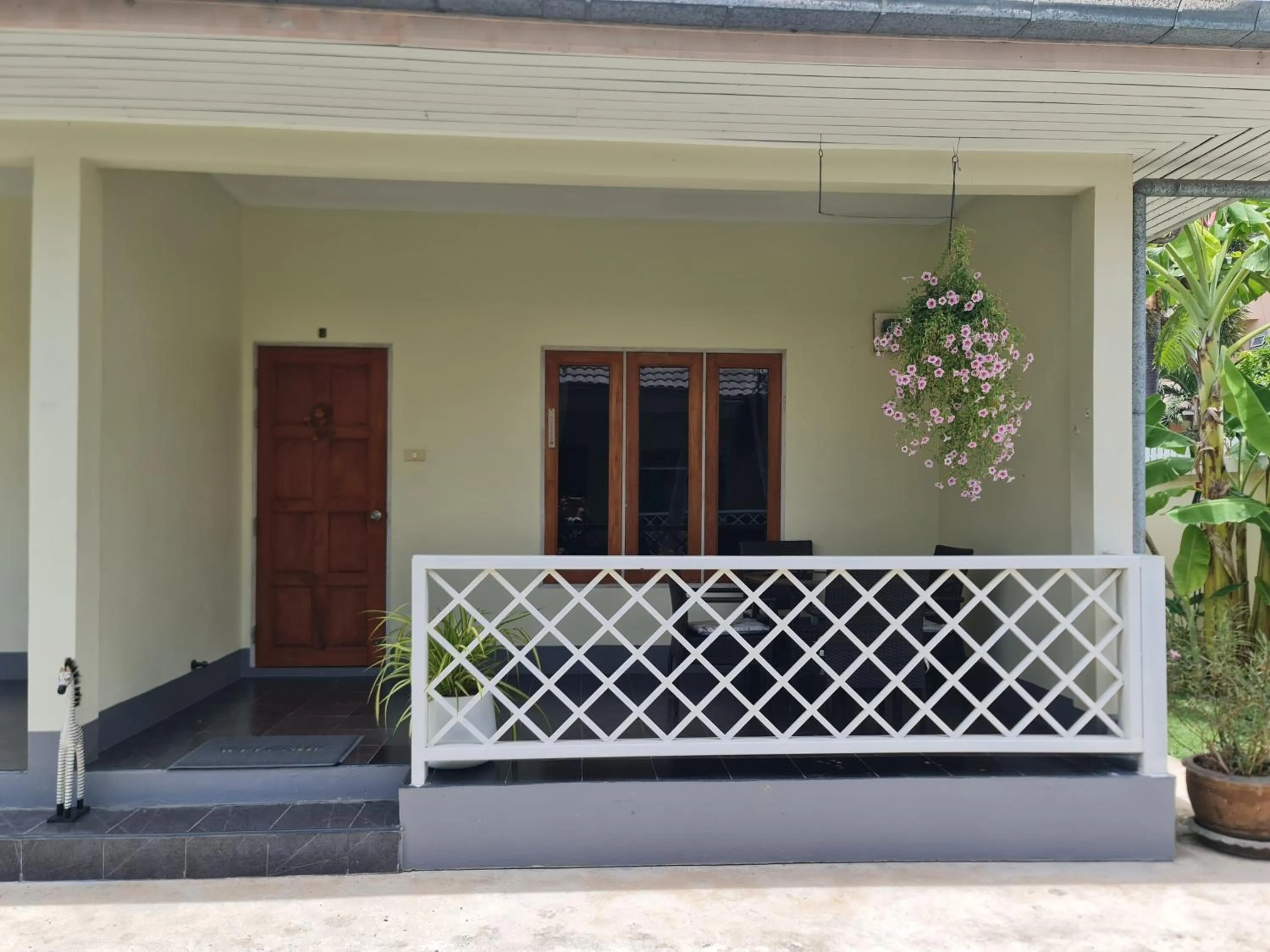 Property building in 1 Bedroom House With Pool In Central Location
