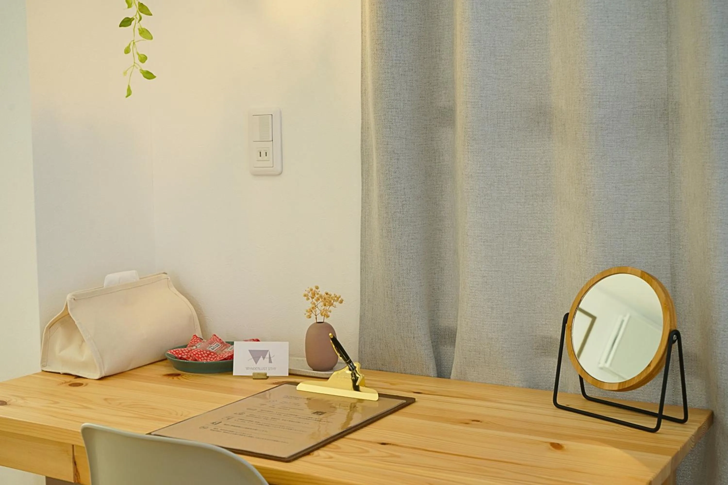 Photo of the whole room in wanderlust STAY