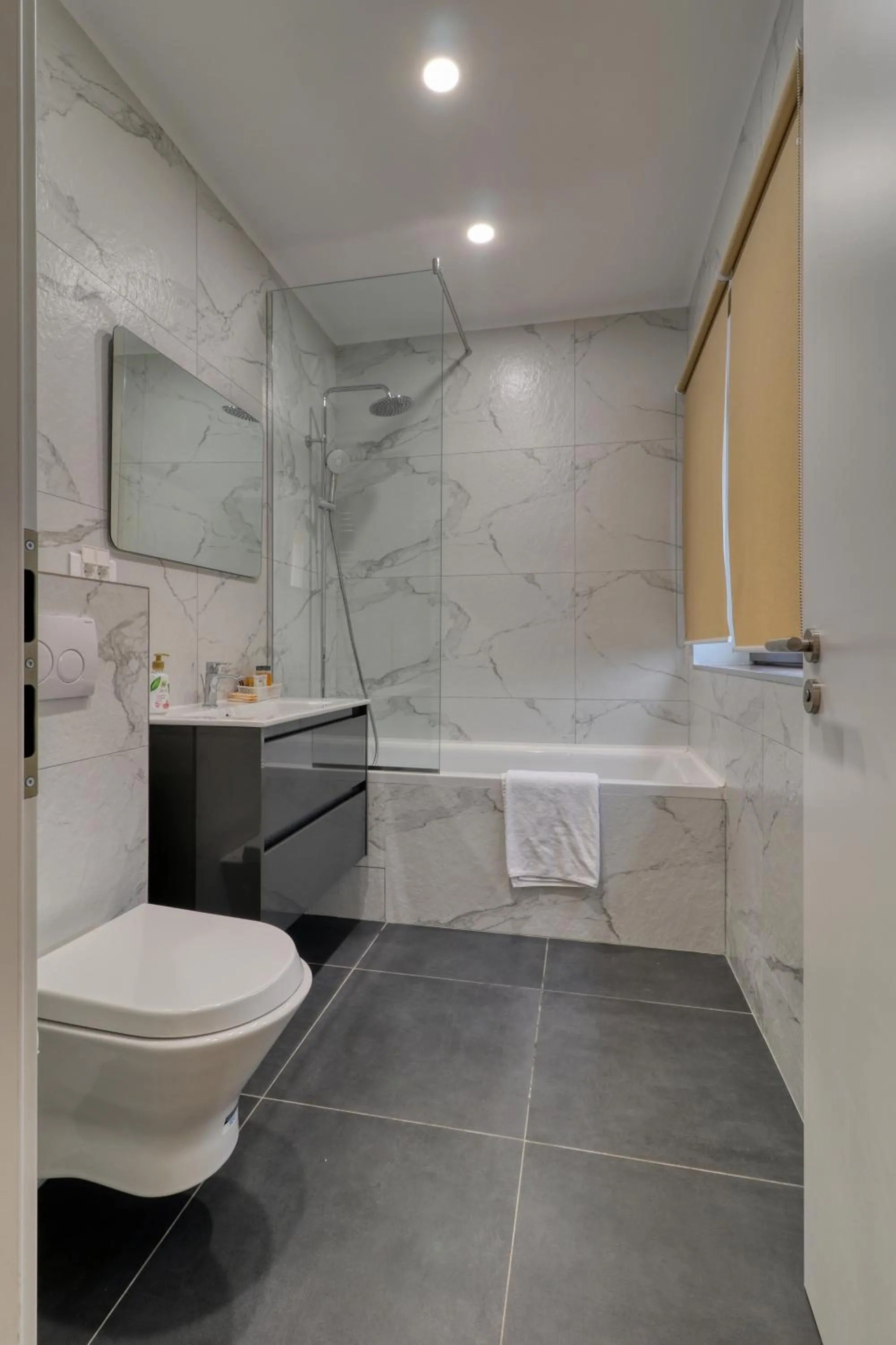 Shower in Uni88 Apart Hotel