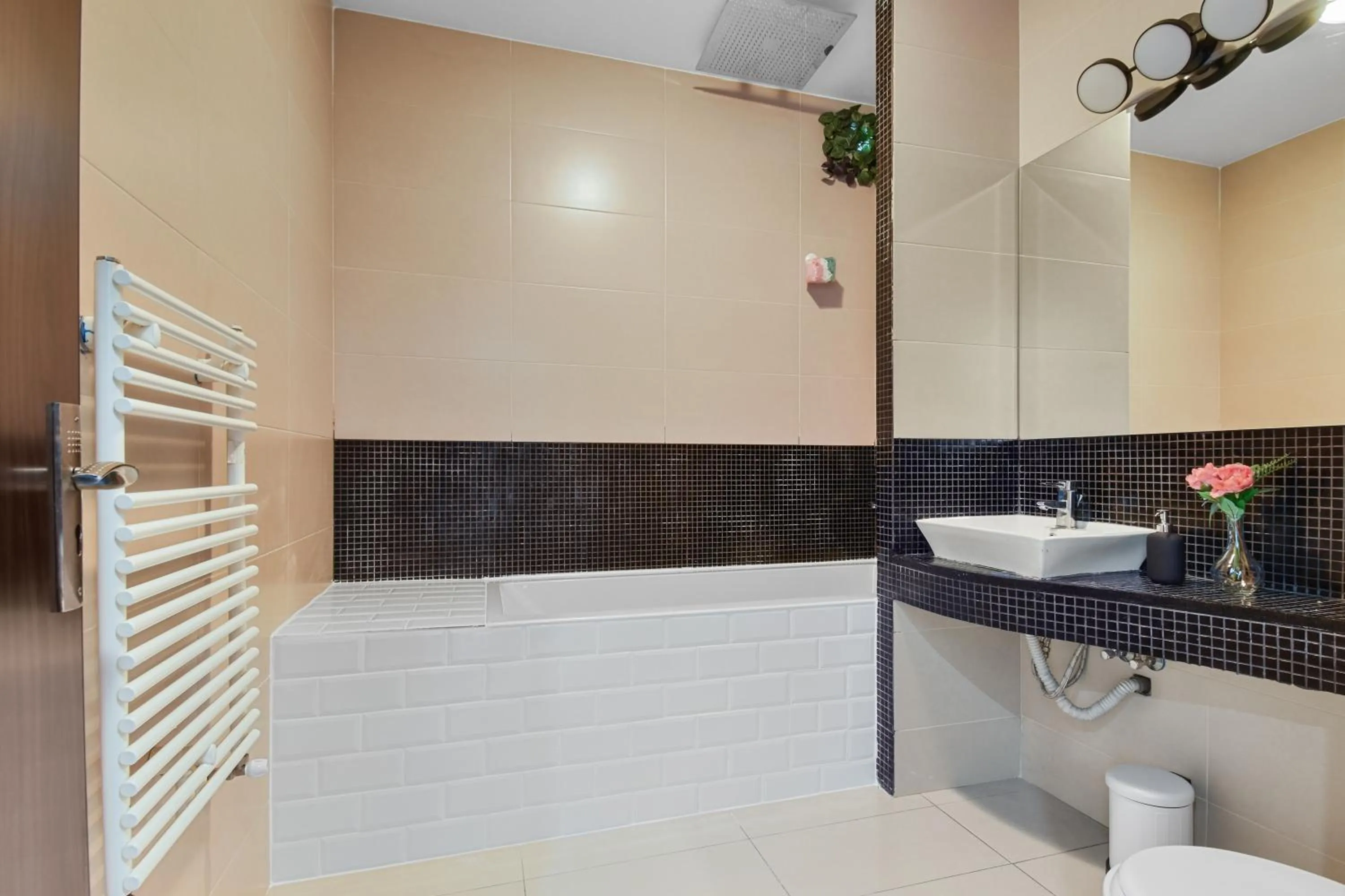 Bathroom in Uni88 Apart Hotel