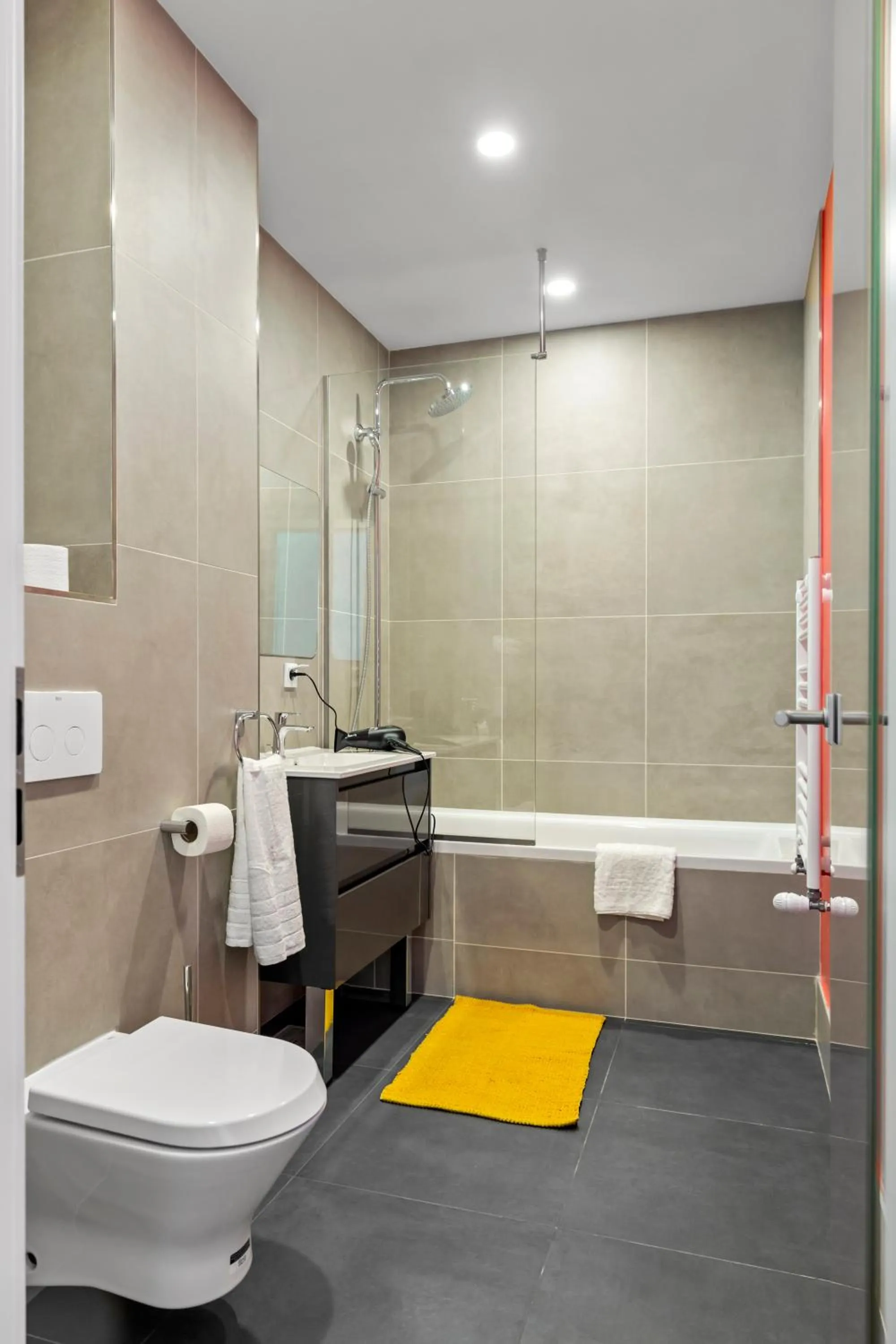 Shower in Uni88 Apart Hotel