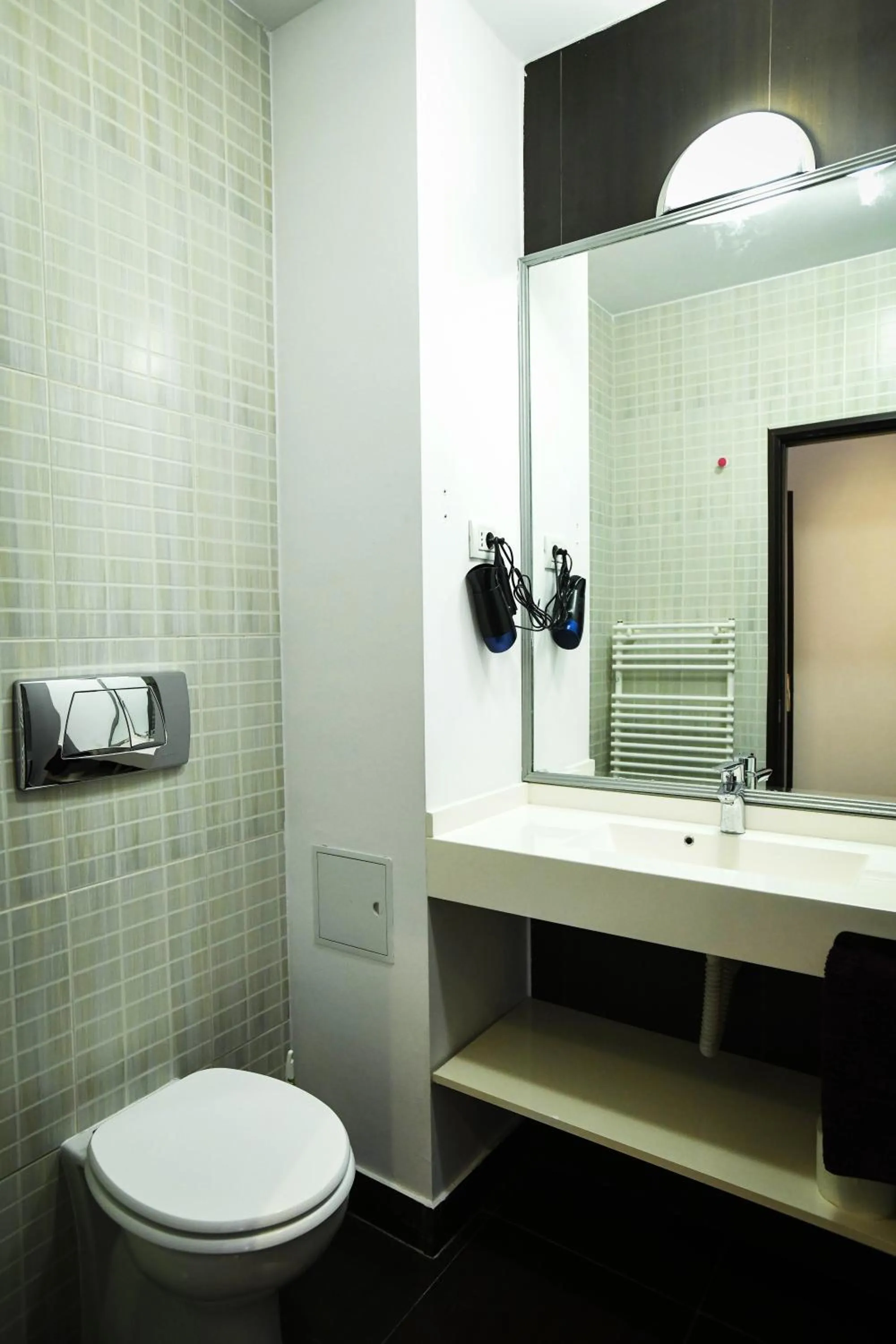 Toilet in Uni88 Apart Hotel