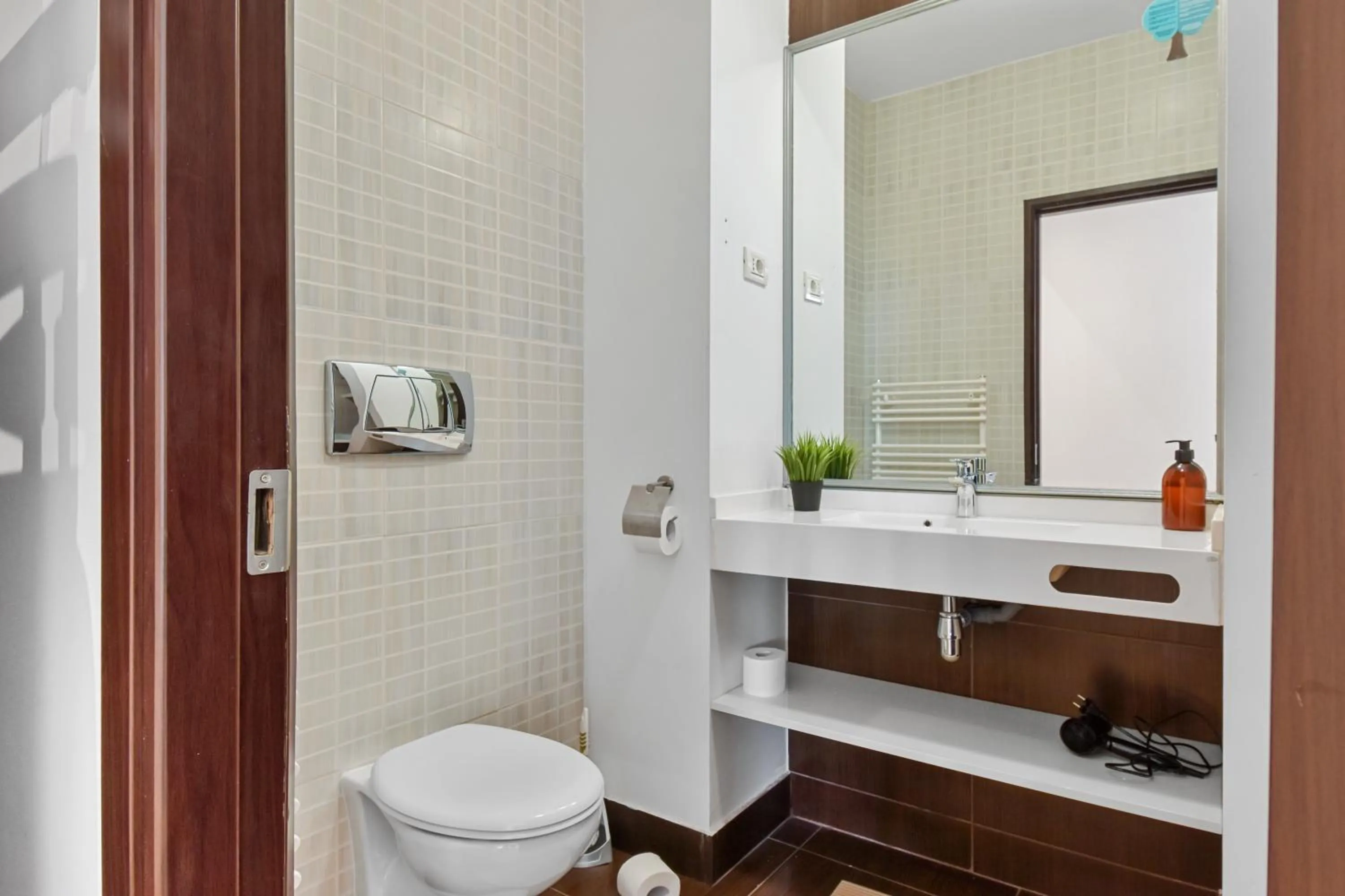 Toilet in Uni88 Apart Hotel