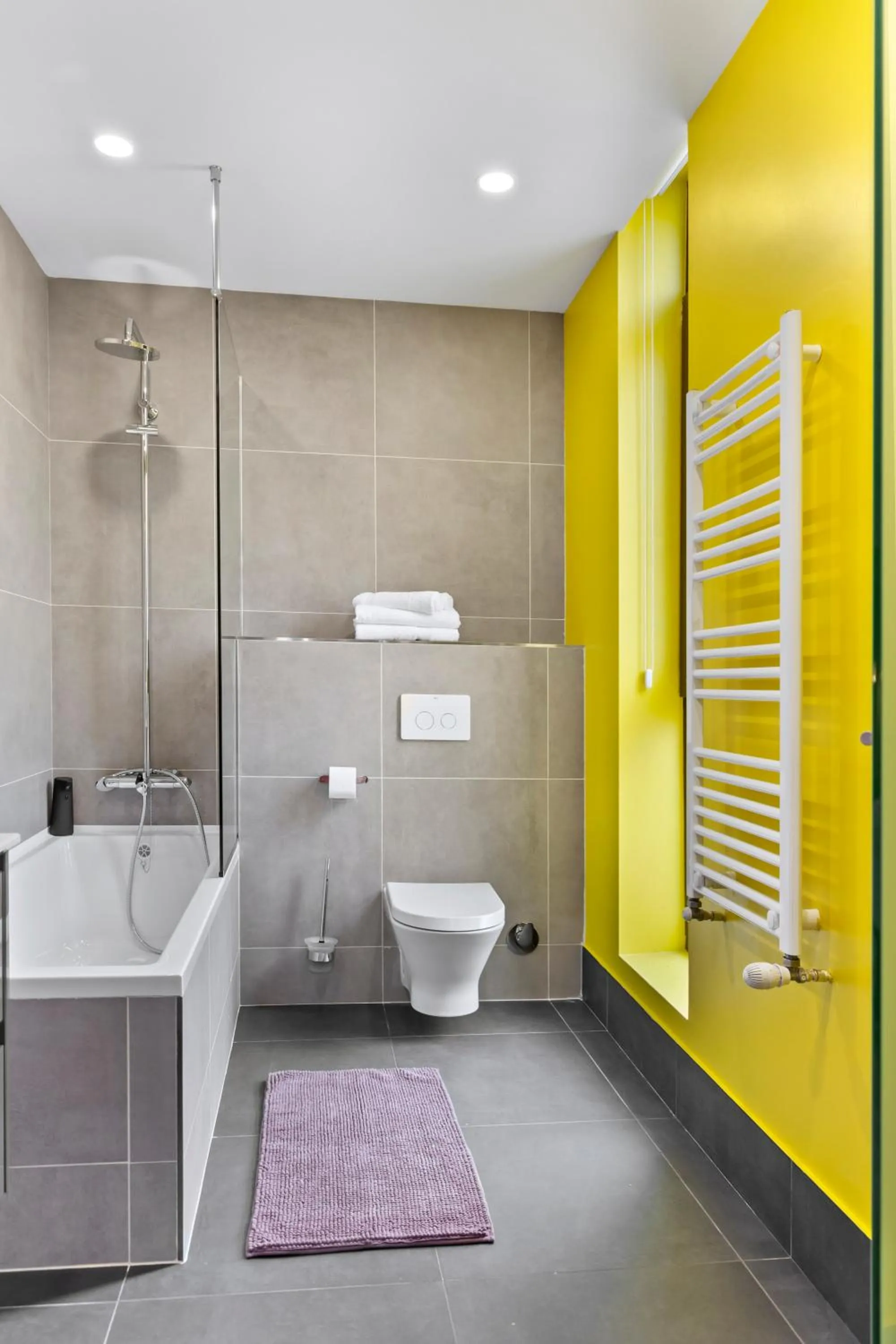 Shower in Uni88 Apart Hotel