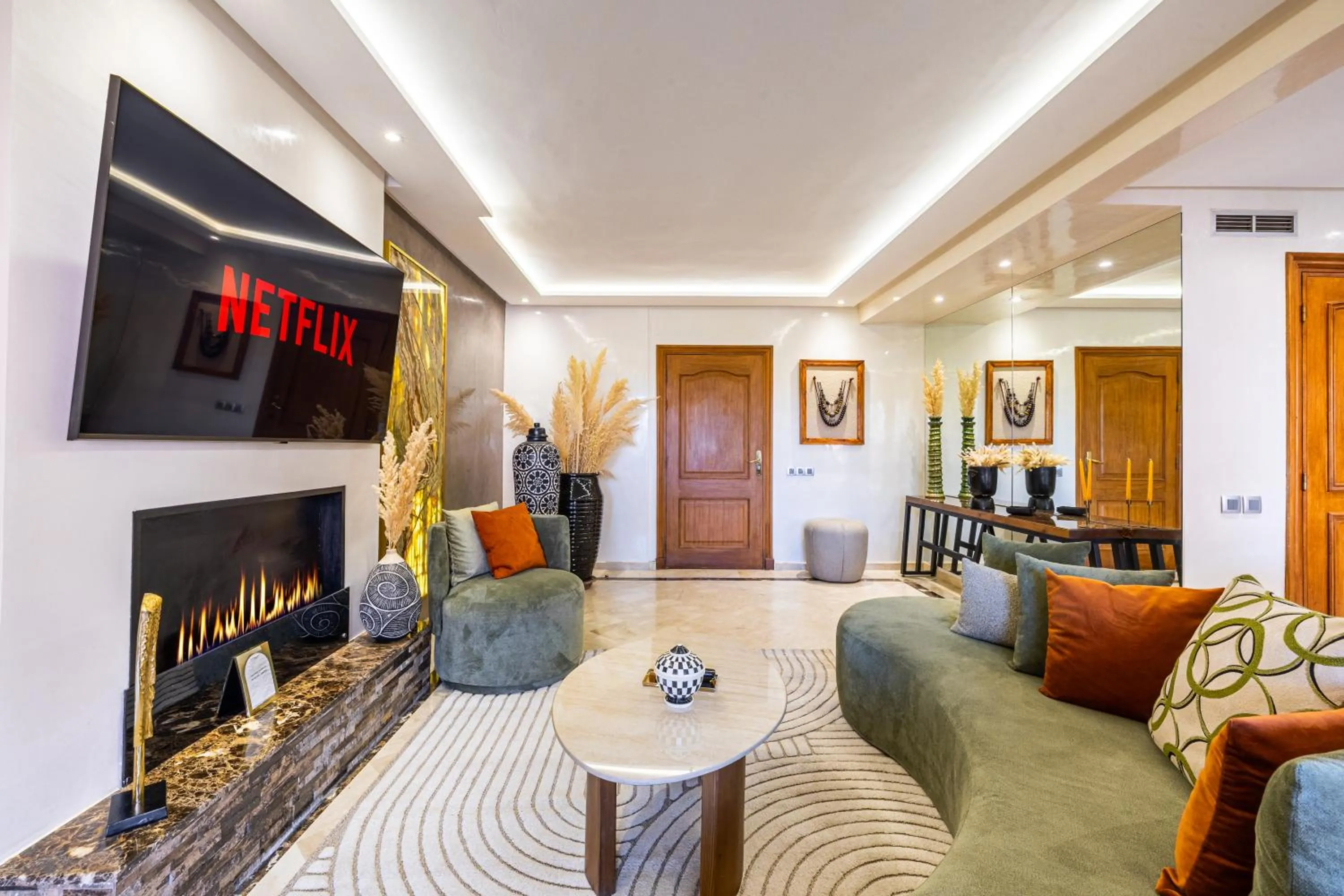 Luxury 2-Bedroom Apartment in Hivernage Pool Residence Near Casino