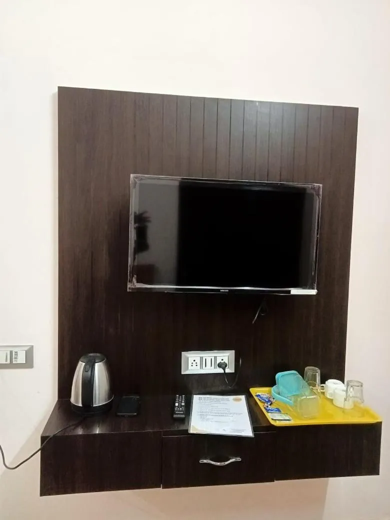 TV and multimedia in Suryavansham Guest House