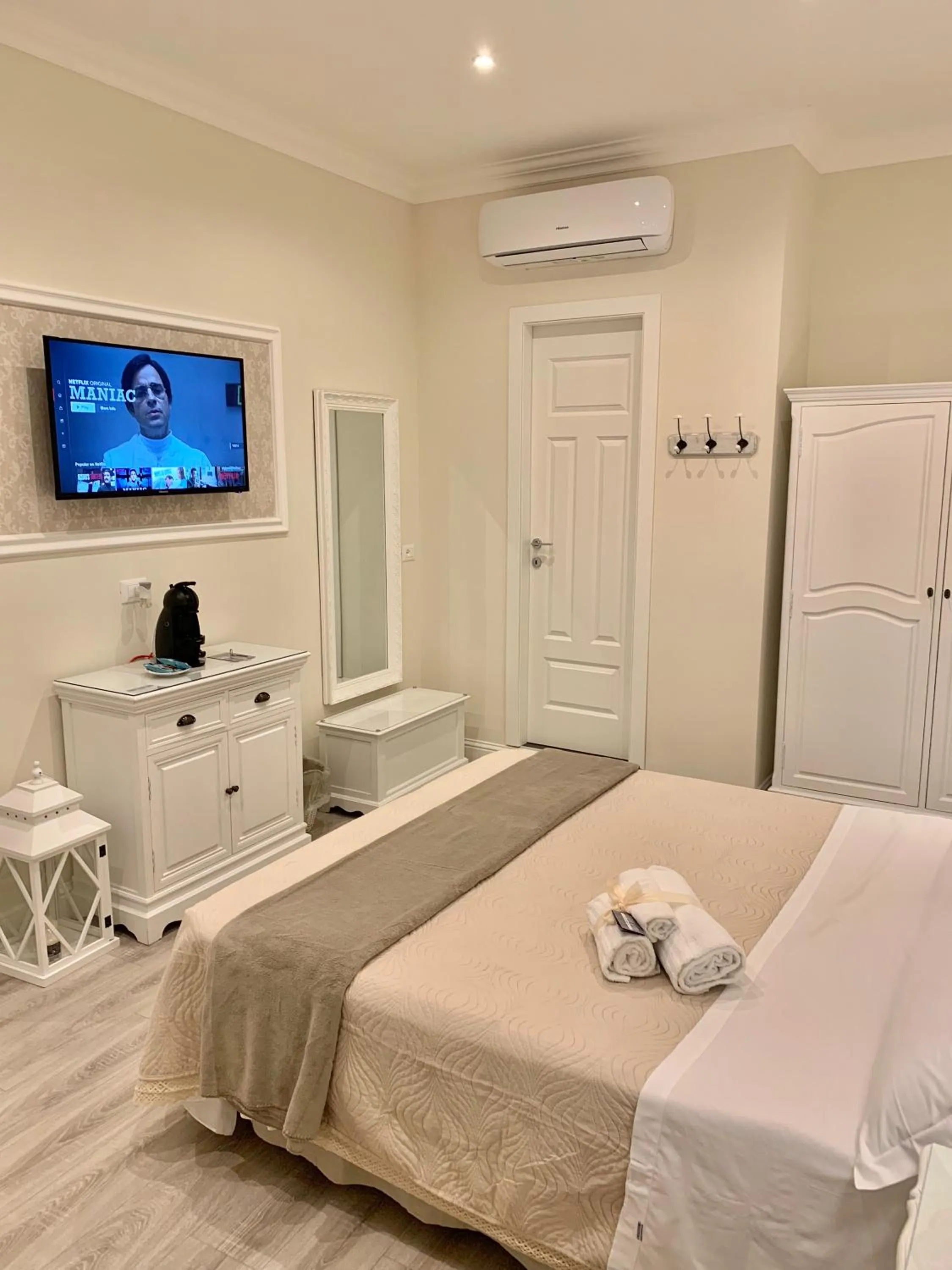 Photo of the whole room, Bed in Charme & Chic Prestige