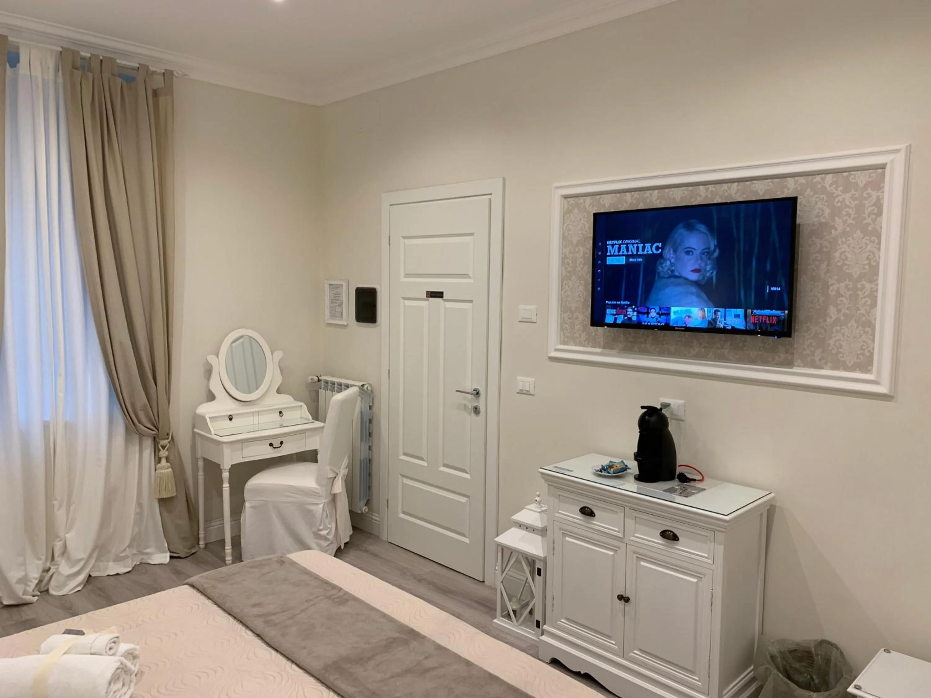 Photo of the whole room, Bed in Charme & Chic Prestige