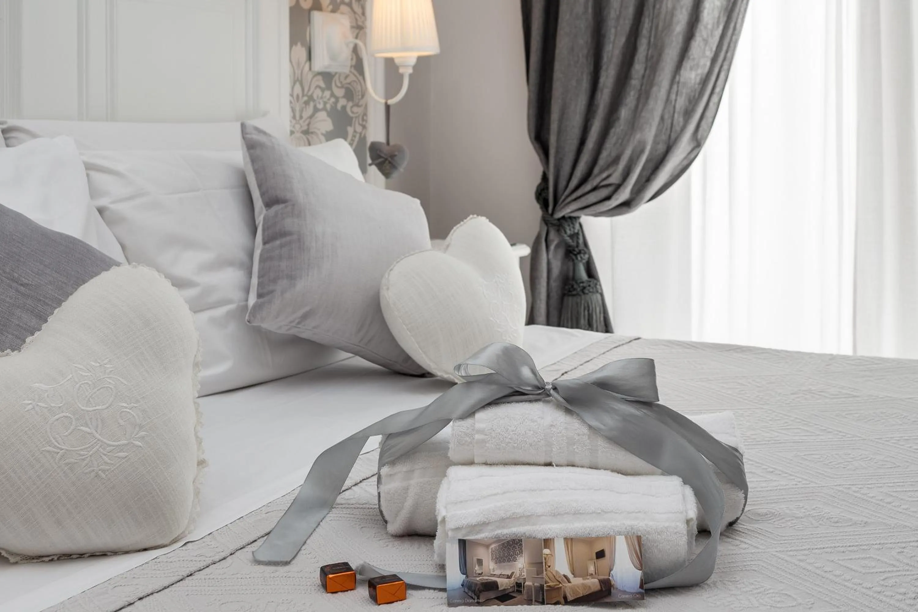 Decorative detail, Bed in Charme & Chic Prestige