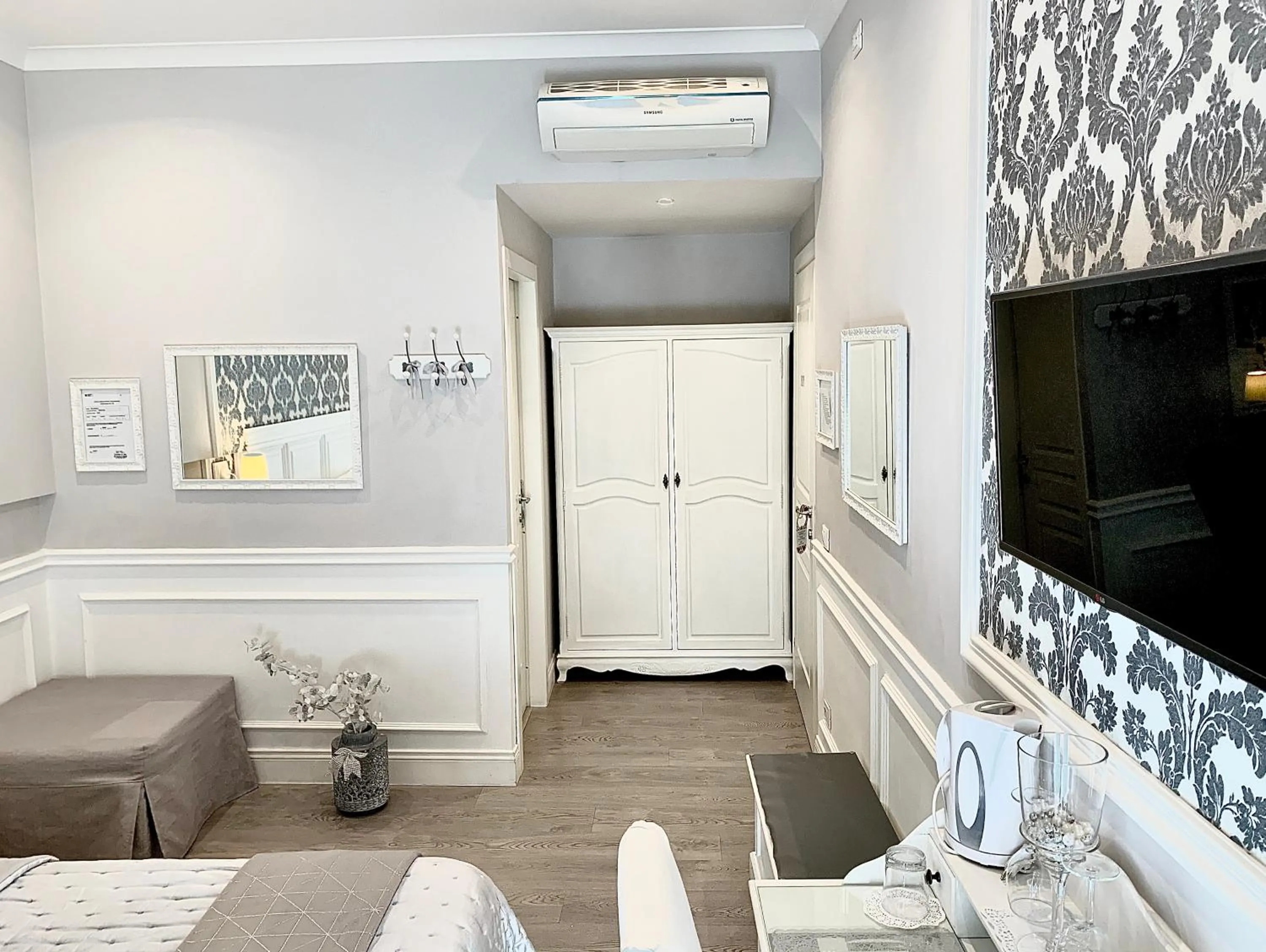 Photo of the whole room, Bed in Charme & Chic Prestige