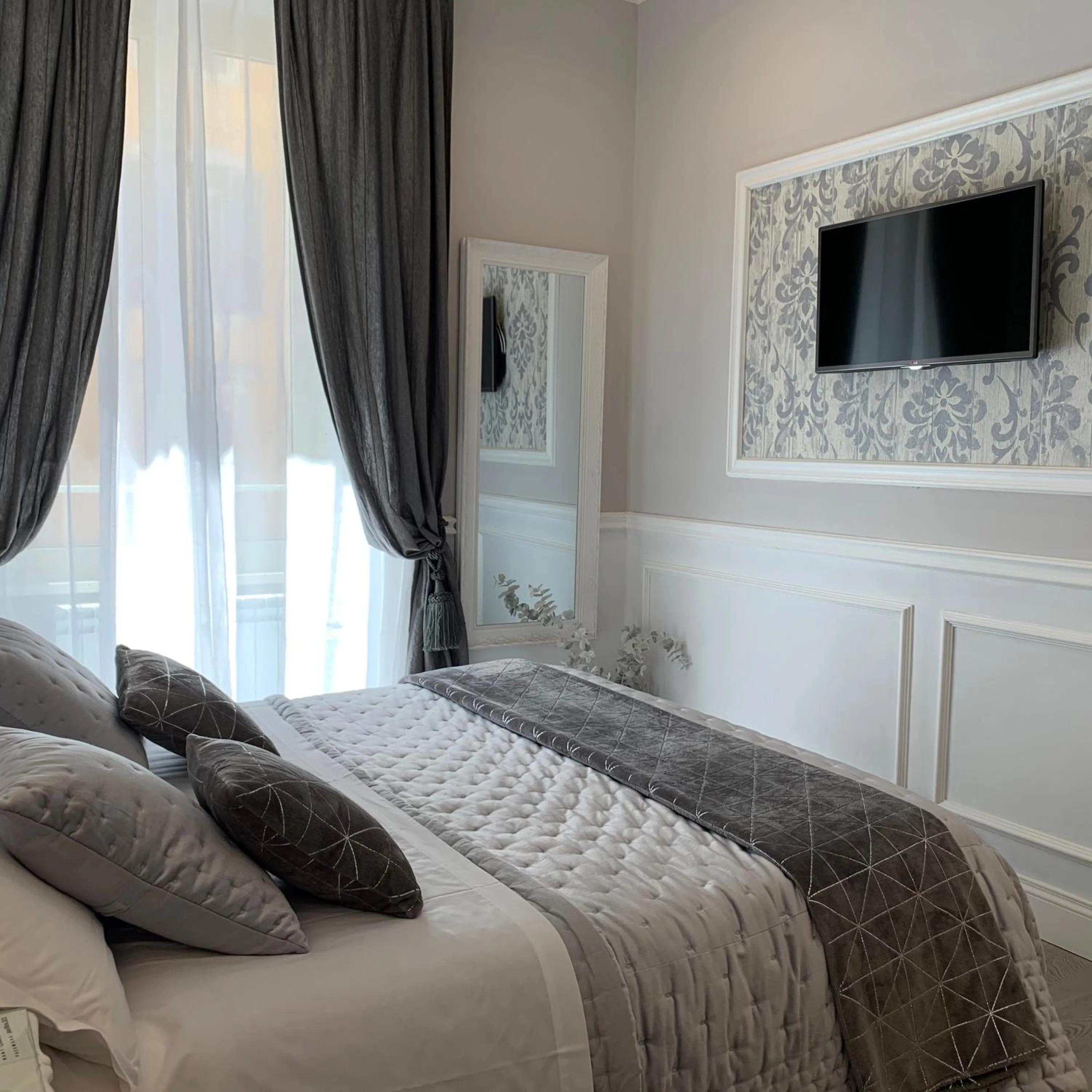 TV and multimedia, Bed in Charme & Chic Prestige